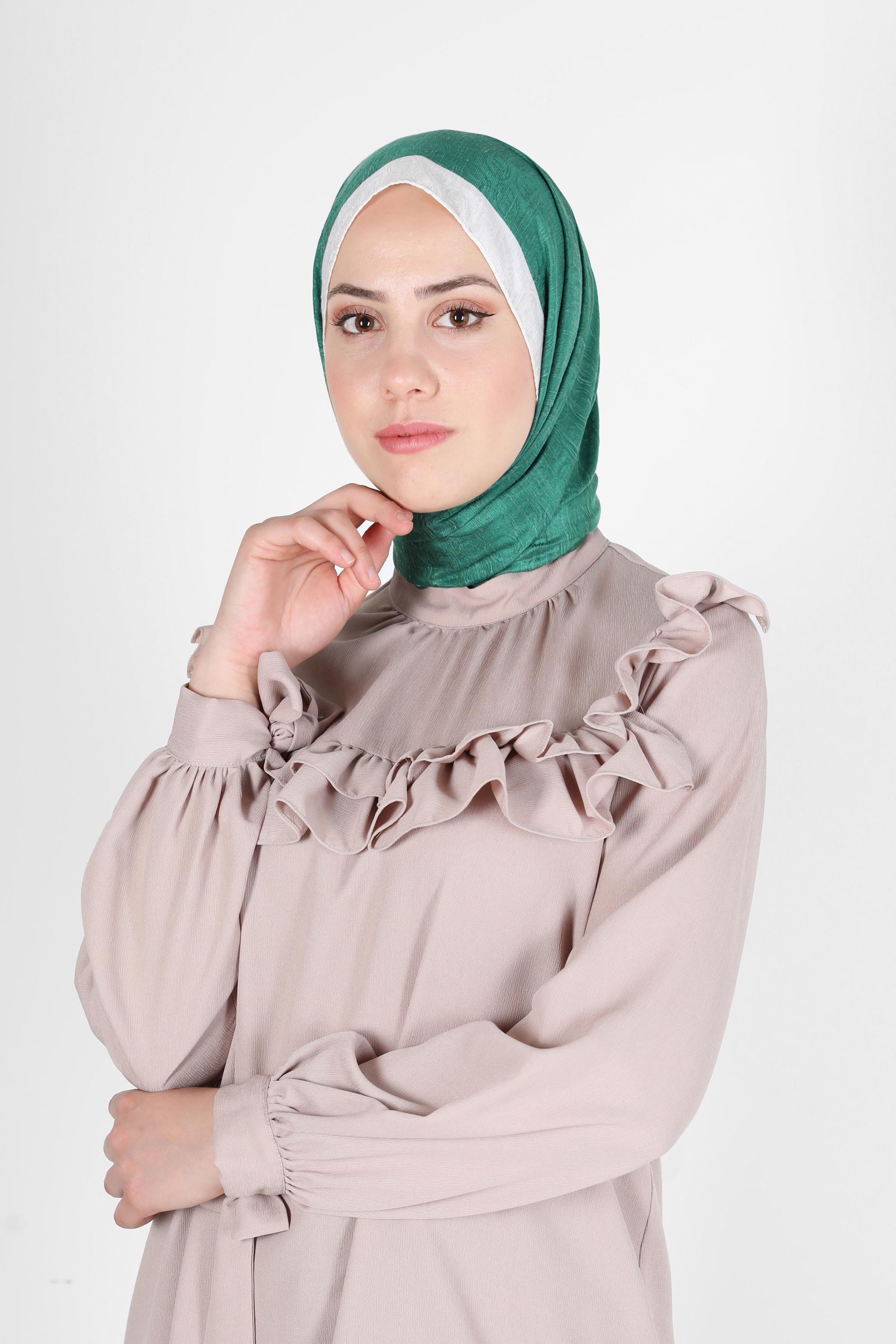 Tesettür giyim YEŞİL ALVİNA MONOGRAM ŞAL 9997