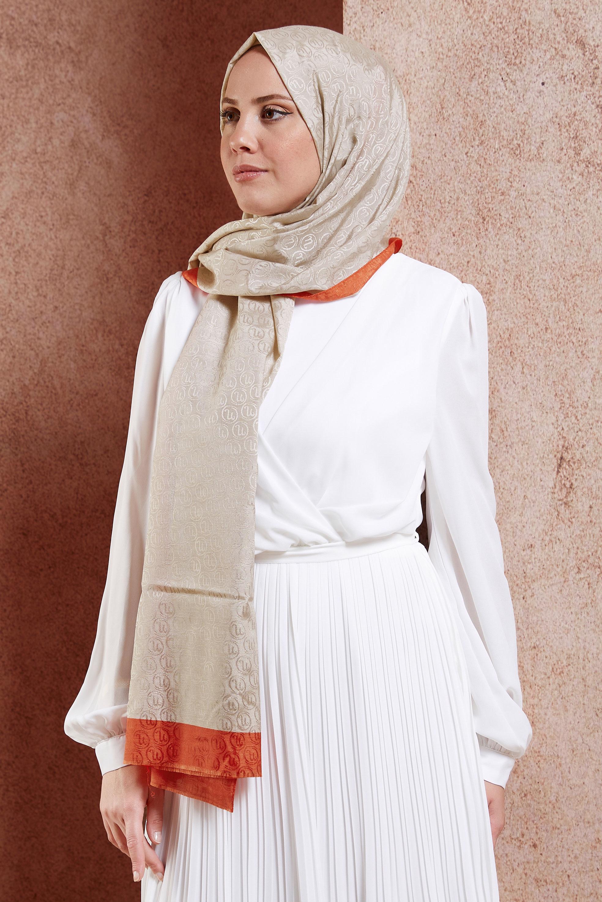 Tesettür giyim BEJ ALVİNA MONOGRAM ŞAL 9997