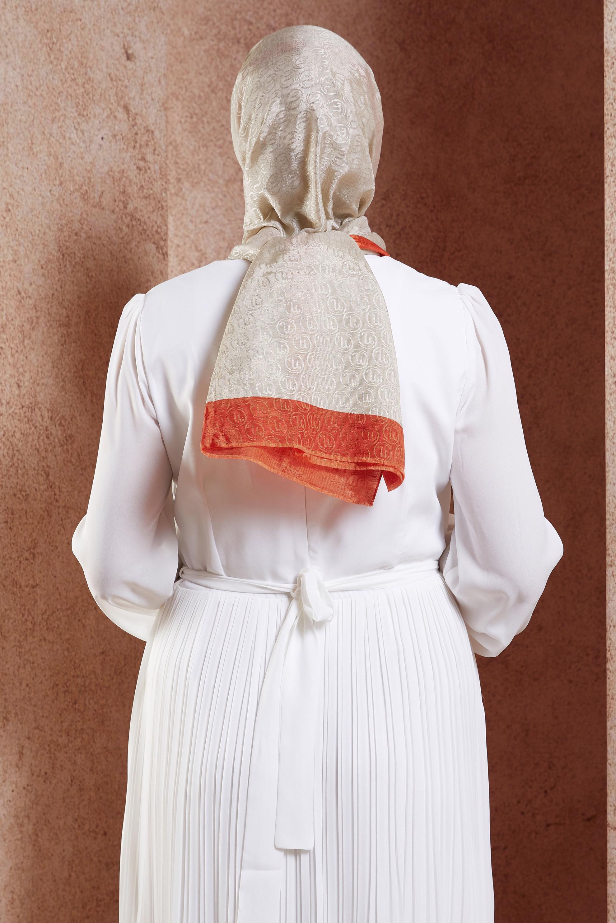 Tesettür giyim BEJ ALVİNA MONOGRAM ŞAL 9997