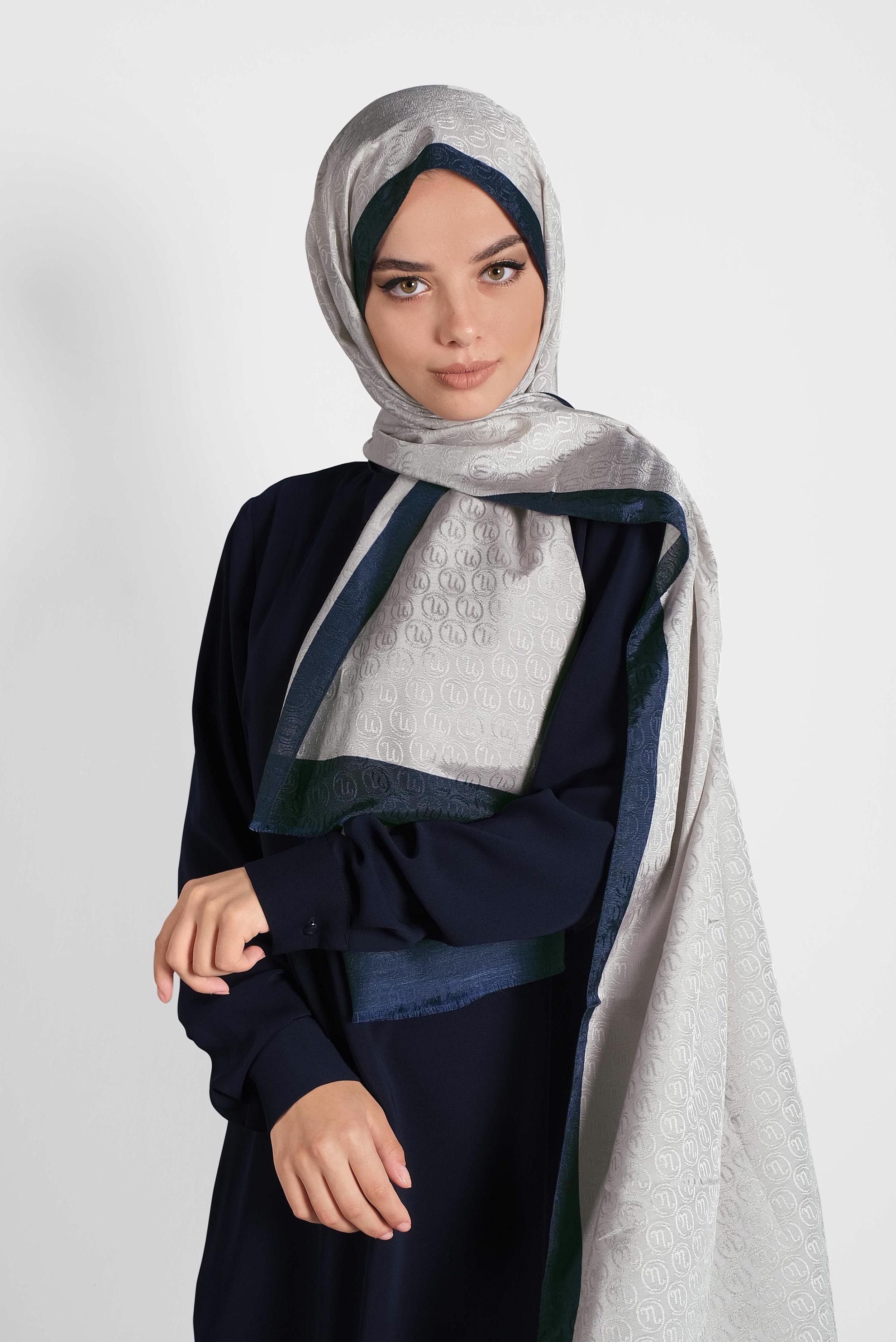 Tesettür giyim BEJ ALVİNA MONOGRAM ŞAL 9997