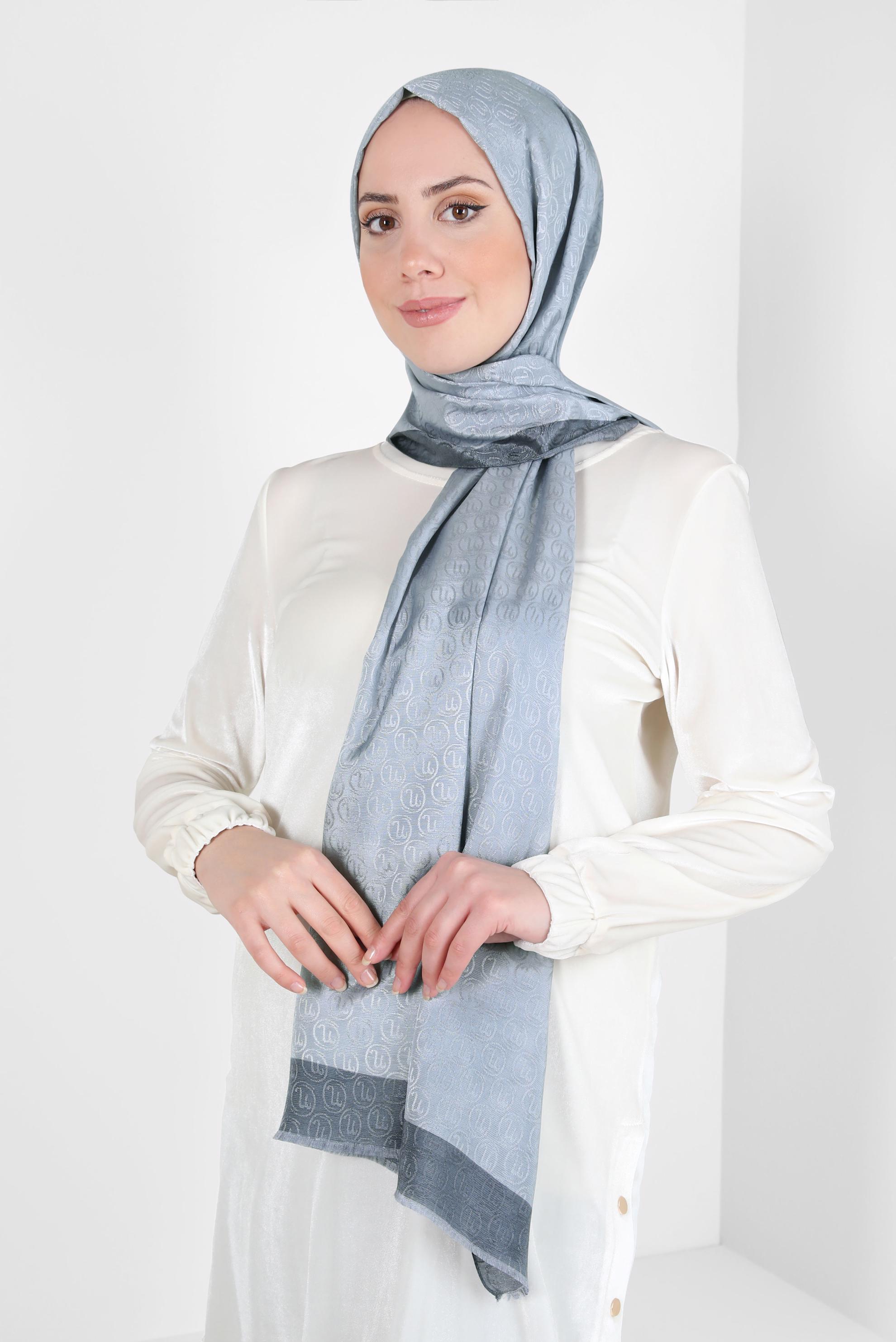 Tesettür giyim GÜMÜŞ ALVİNA MONOGRAM ŞAL 9997