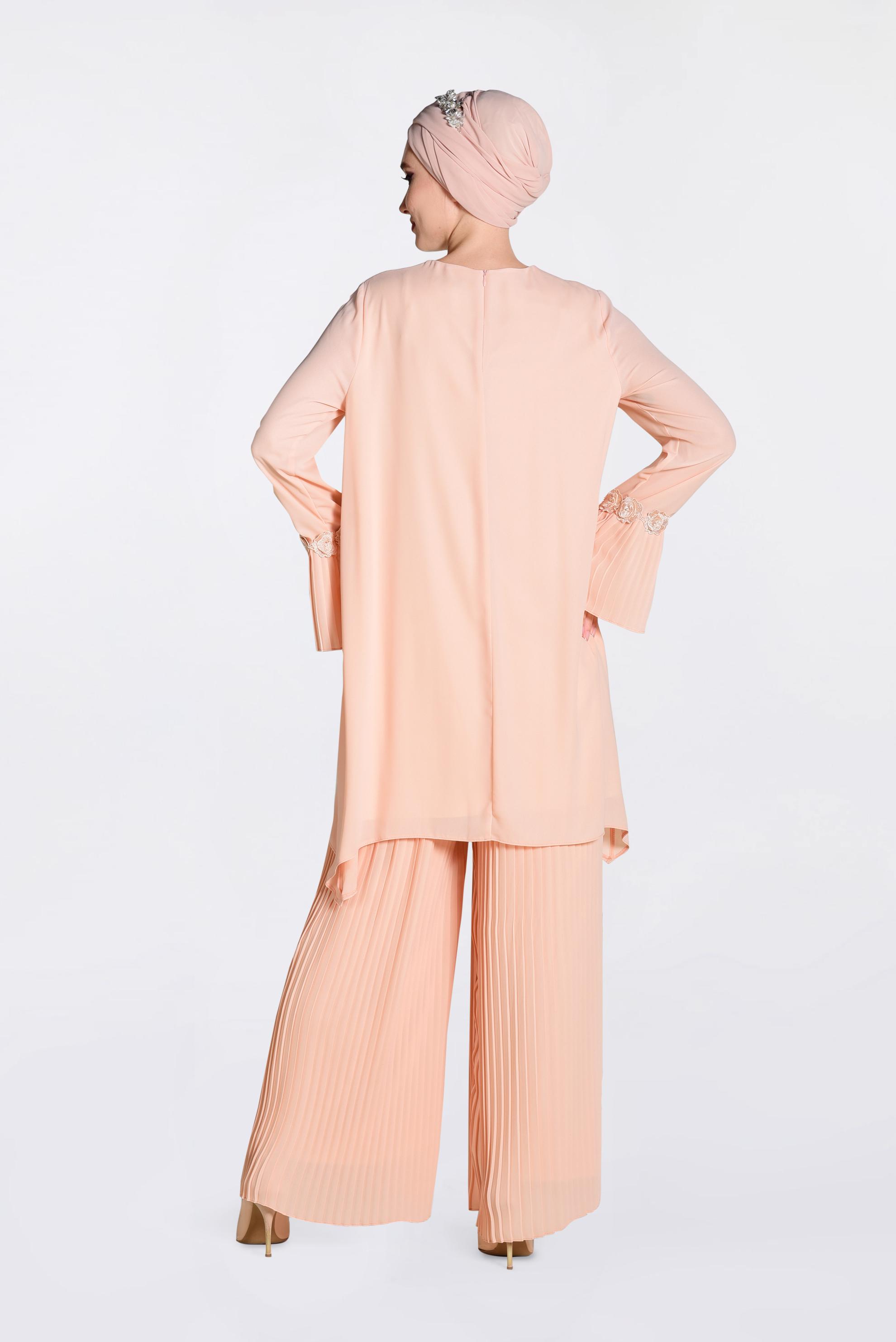 Tesettür giyim PUDRA BONCUK VE PİLİSELİ İKİLİ PANTOLONLU TAKIM 3437