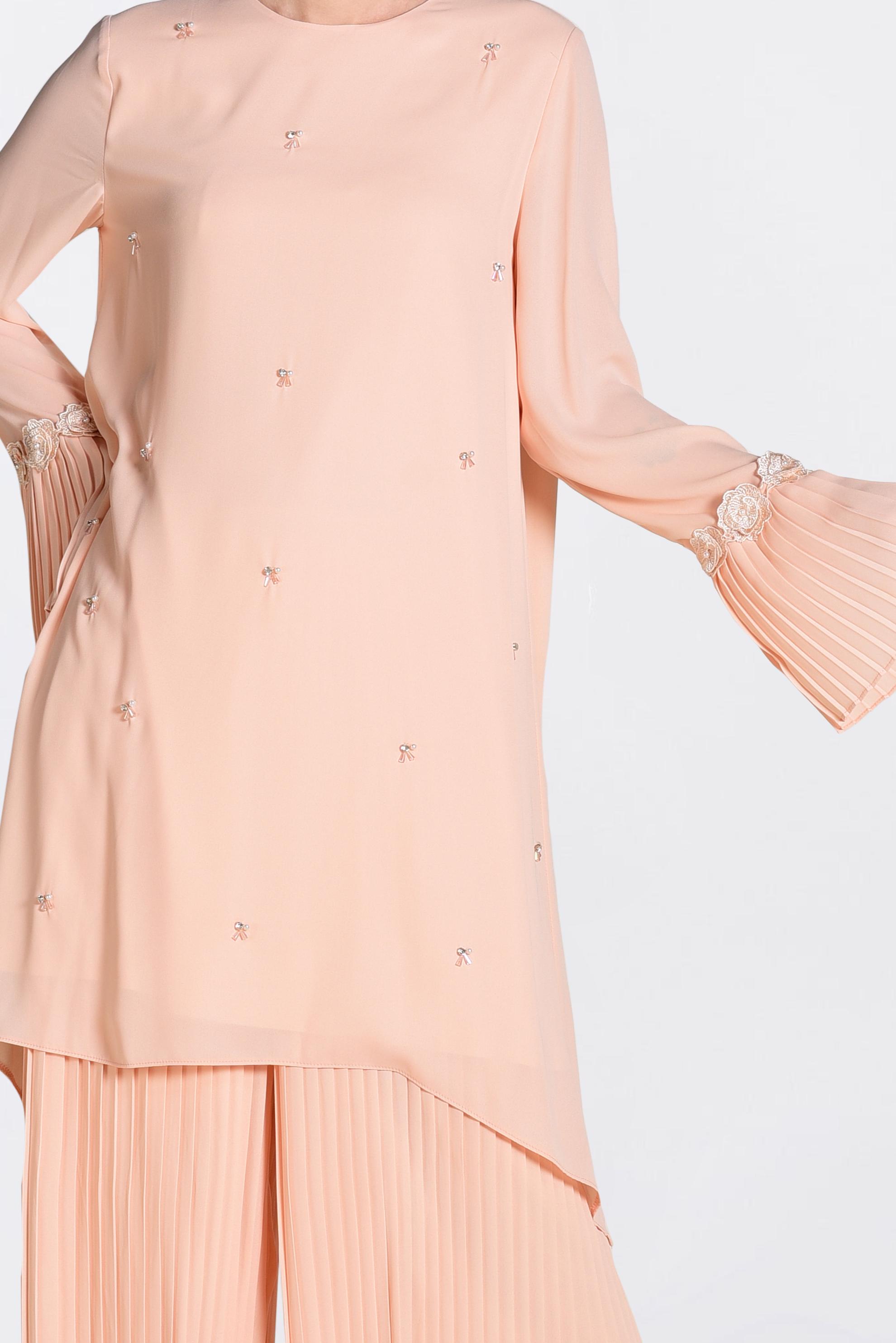 Tesettür giyim PUDRA BONCUK VE PİLİSELİ İKİLİ PANTOLONLU TAKIM 3437