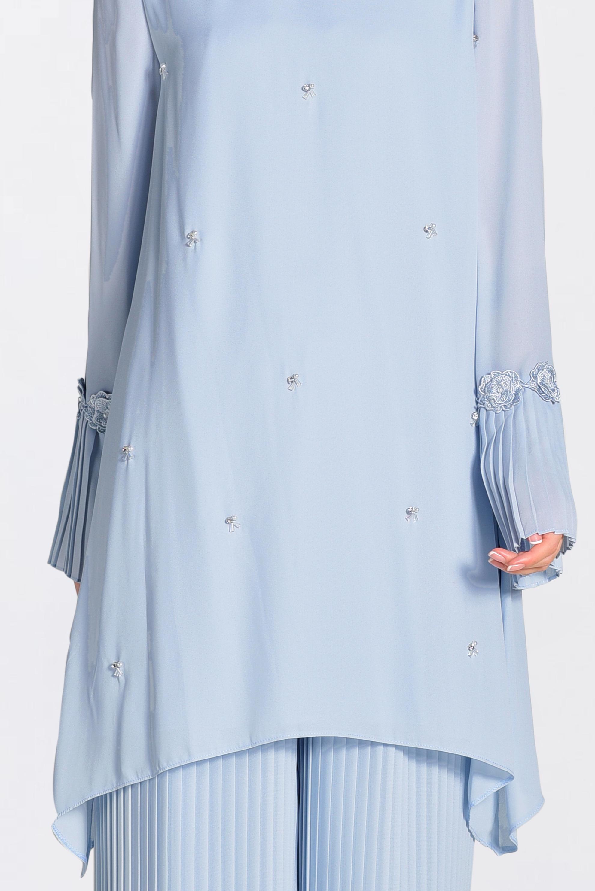 Tesettür giyim MAVİ BONCUK VE PİLİSELİ İKİLİ PANTOLONLU TAKIM 3437