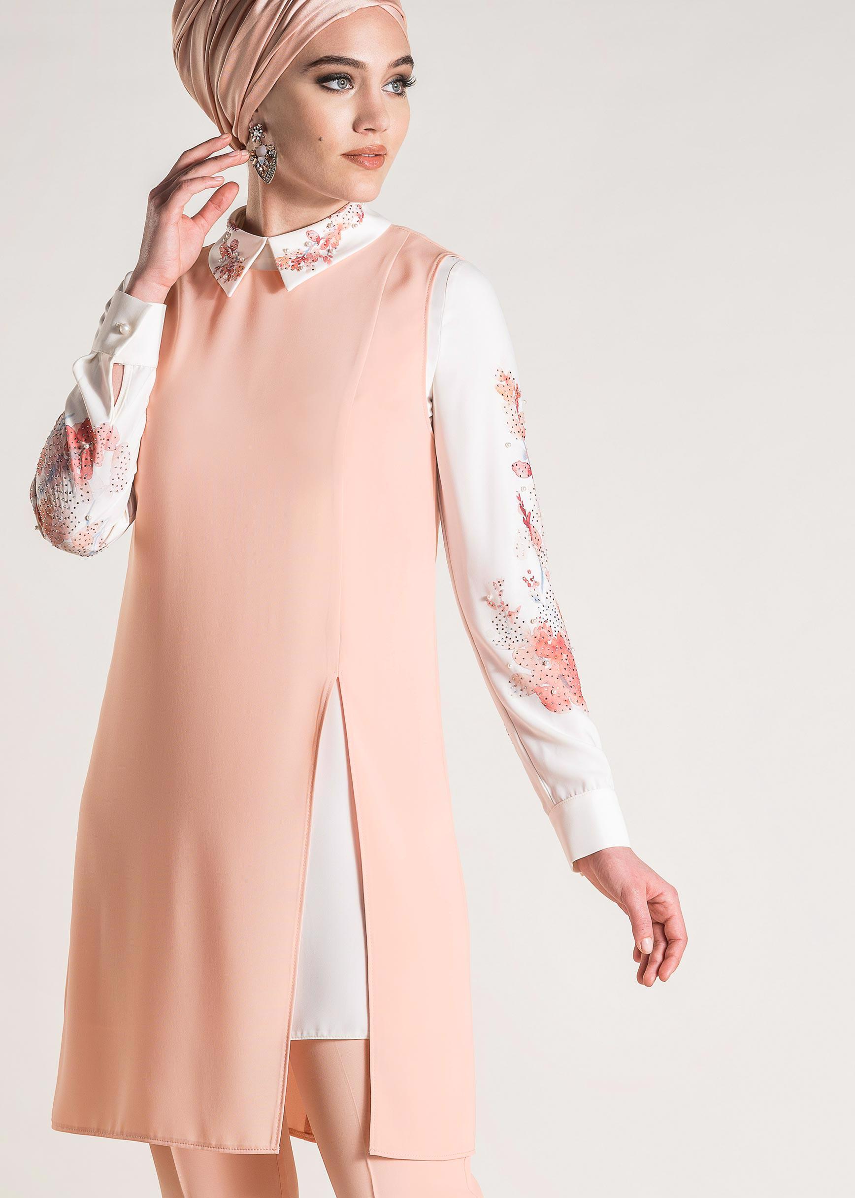 Tesettür giyim PUDRA YAKASI VE KOLLARI ÇİÇEK DESENLİ ÜÇLÜ PANTOLONLU TAKIM 3449