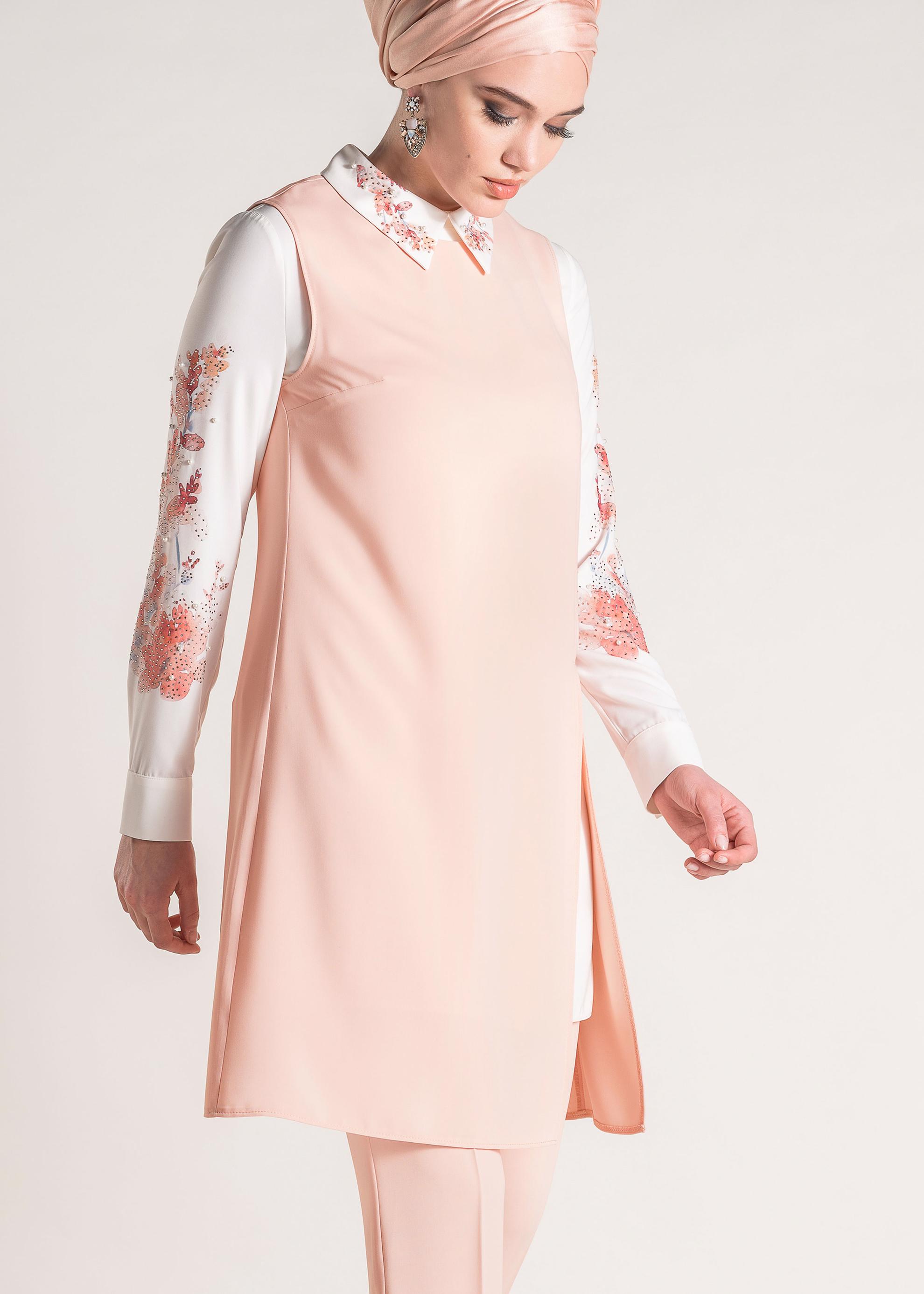 Tesettür giyim PUDRA YAKASI VE KOLLARI ÇİÇEK DESENLİ ÜÇLÜ PANTOLONLU TAKIM 3449