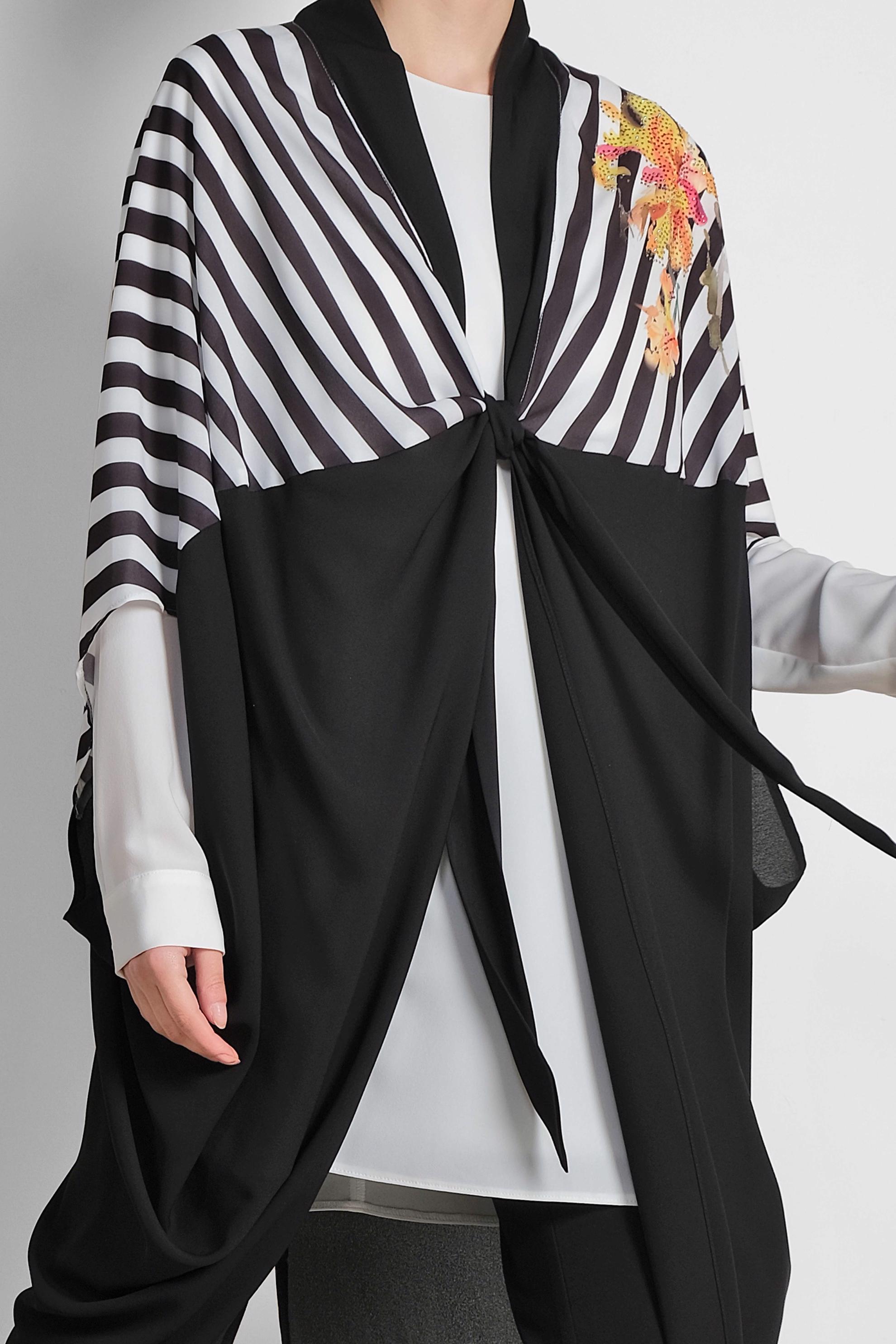 Tesettür giyim SİYAH ÇİZGİ VE ÇİÇEK DESENLİ ÜÇLÜ PANTOLONLU TAKIM 3500