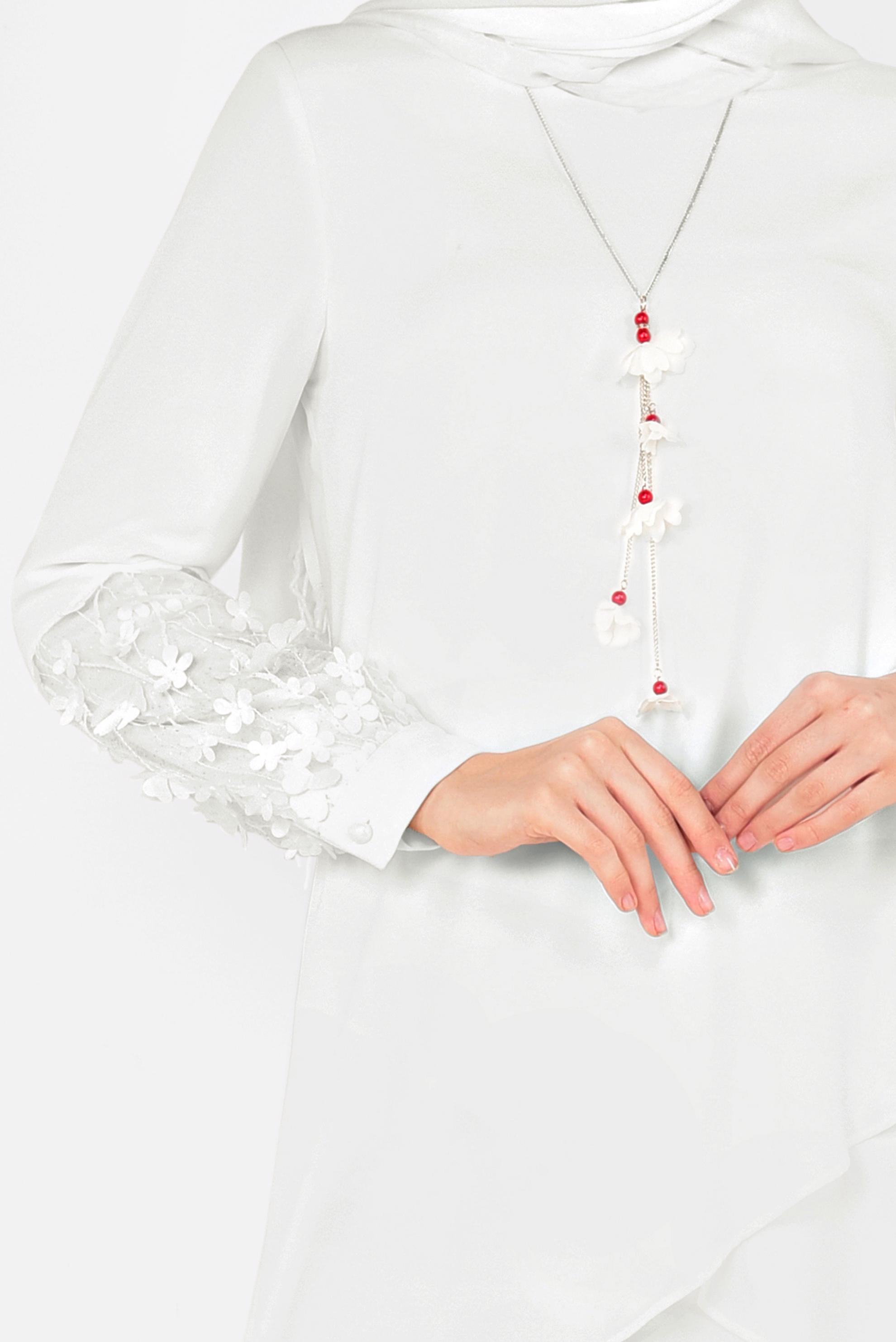 Tesettür giyim BEYAZ 3 BOYUTLU ÇİÇEK DETAYLI PANTOLONLU TAKIM 3507