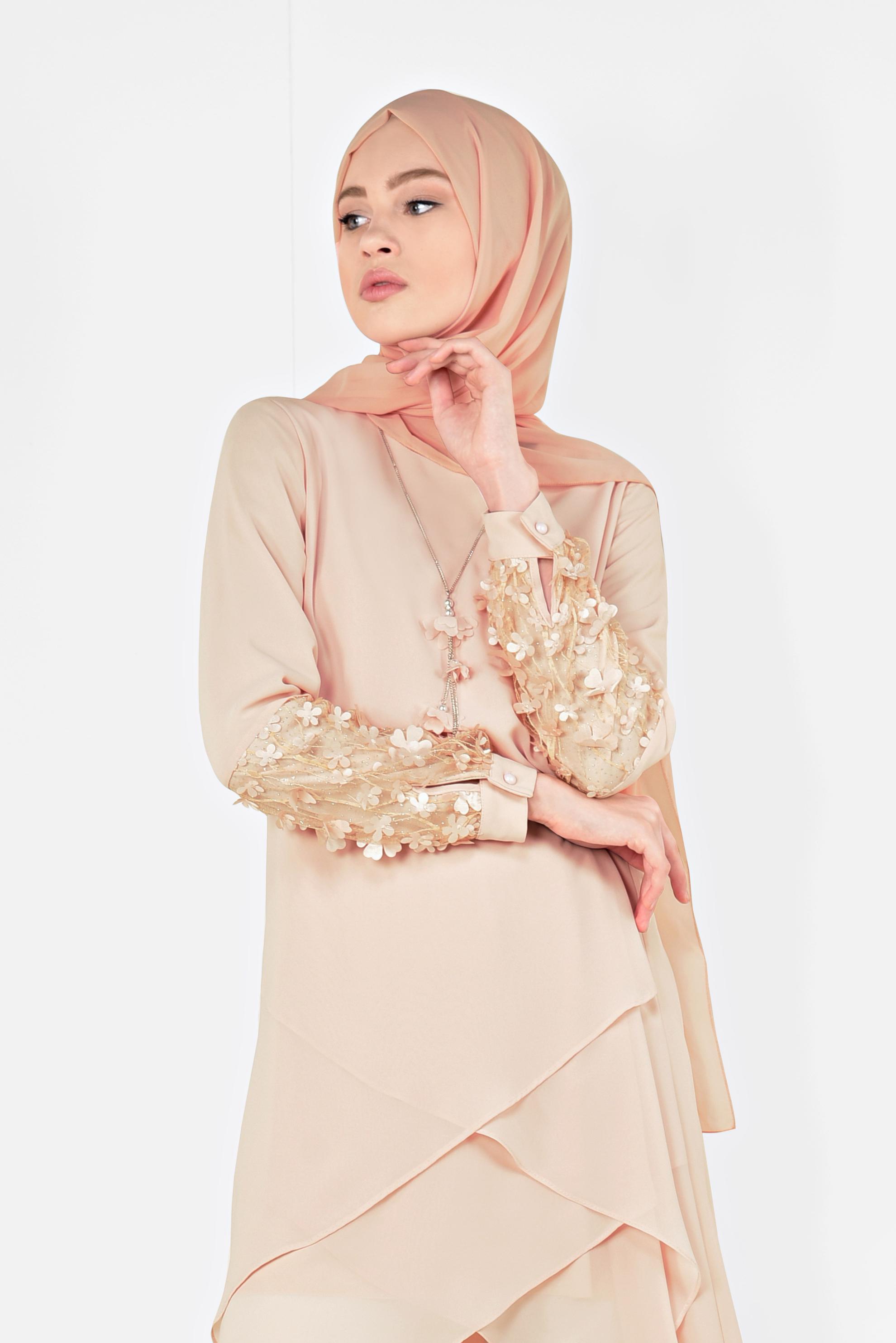 Tesettür giyim PUDRA 3 BOYUTLU ÇİÇEK DETAYLI PANTOLONLU TAKIM 3507