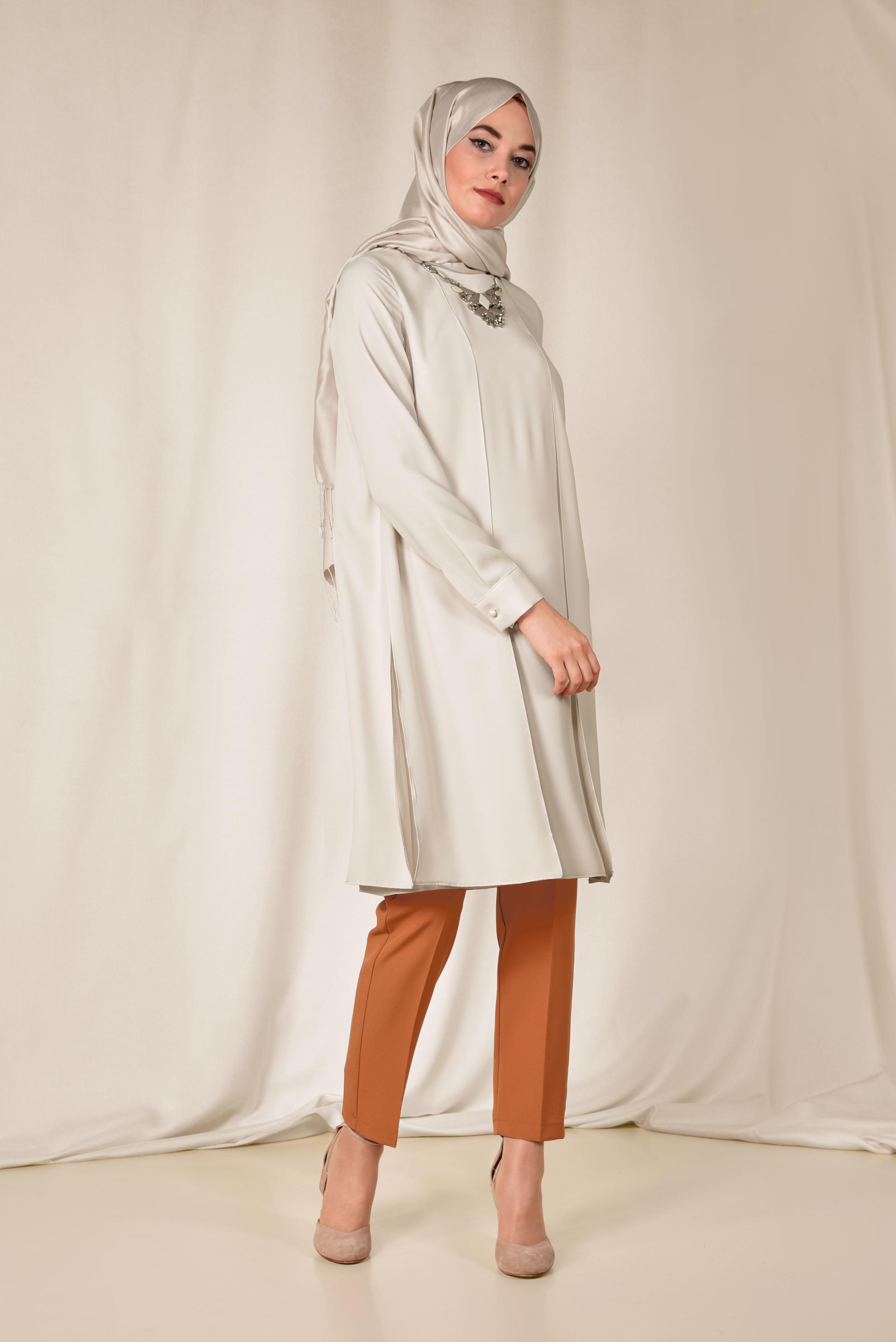 Tesettür giyim EKRU KOLYE DETAYLI İKİLİ PANTOLONLU TAKIM 3515