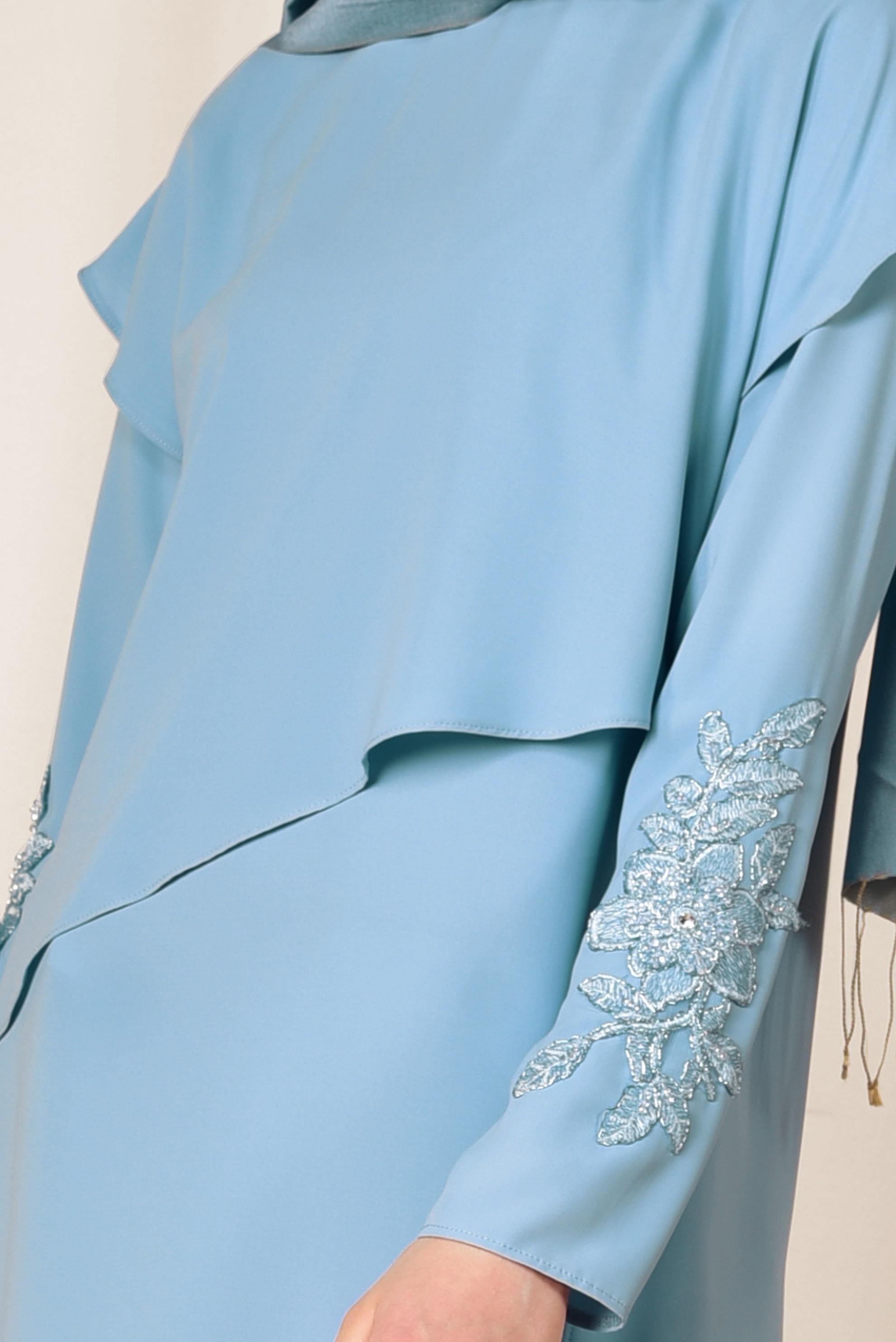 Tesettür giyim MAVİ KOLU NAKIŞLI ASİMETRİK 2&prime;Lİ PANTOLONLU TAKIM 3517