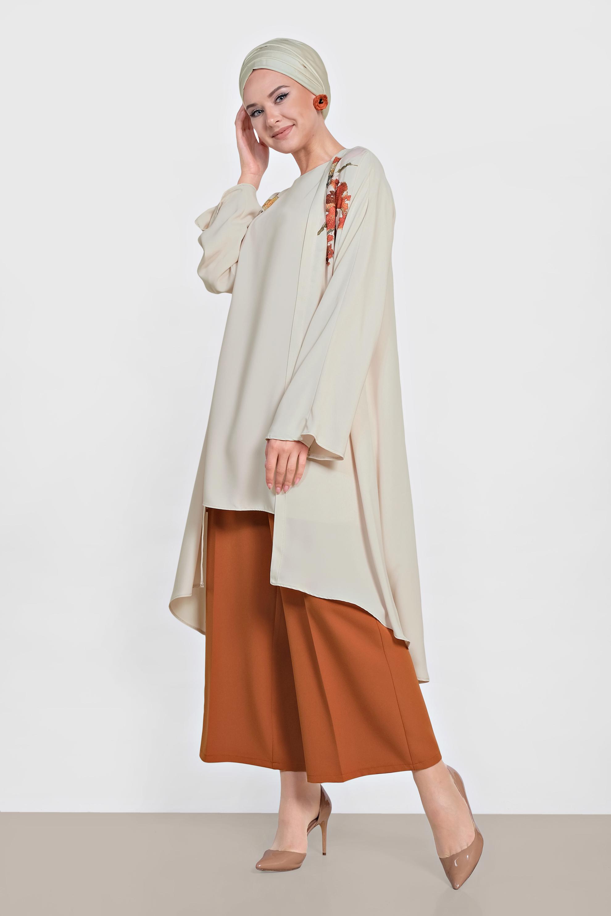 Tesettür giyim EKRU ÇİÇEK DESENİ DETAYLI ÜÇLÜ PANTLONLU TAKIM 3528