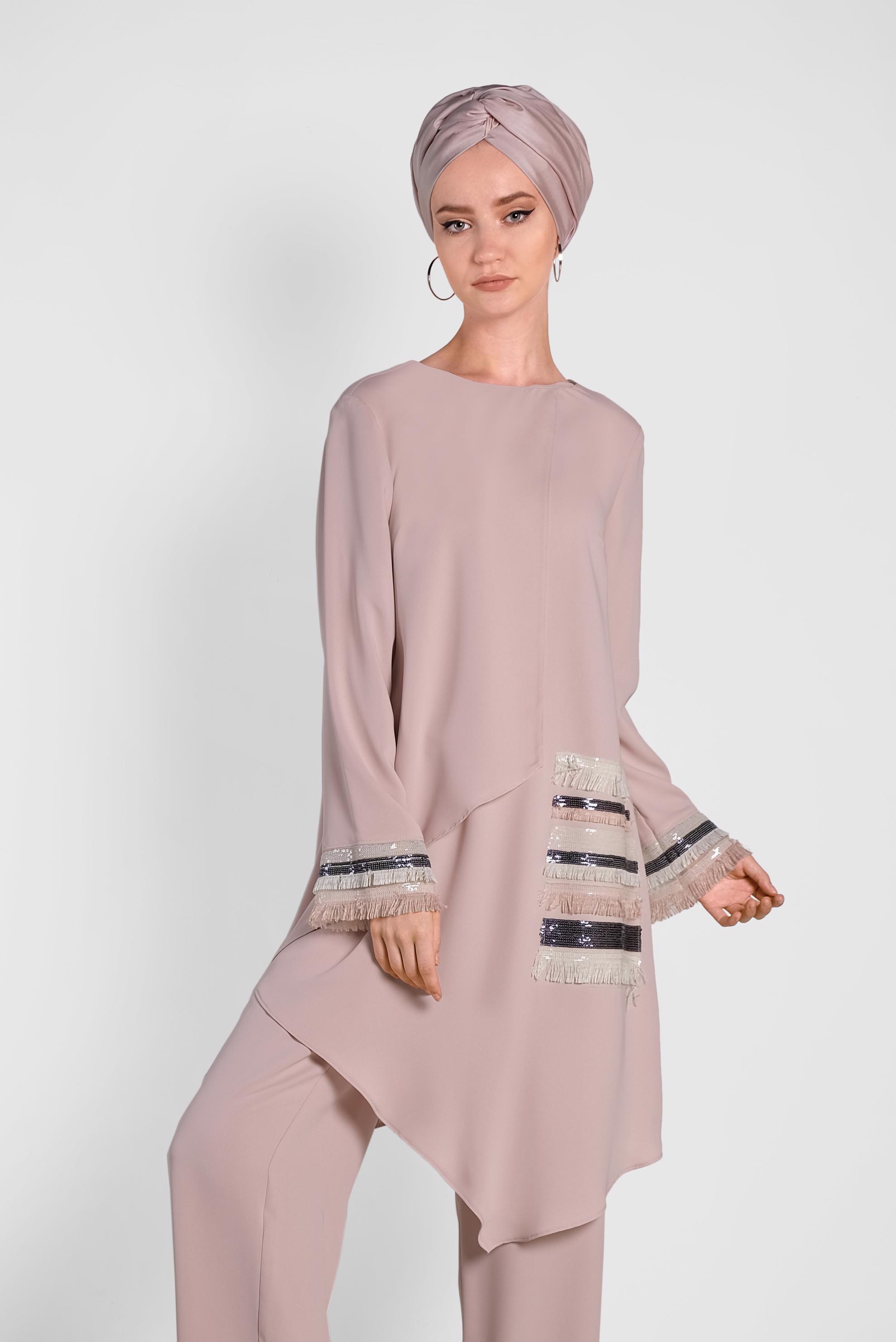 Tesettür giyim PUDRA PÜSKÜL VE PUL DETAYLI İKİLİ PANTOLONLU TAKIM 3569