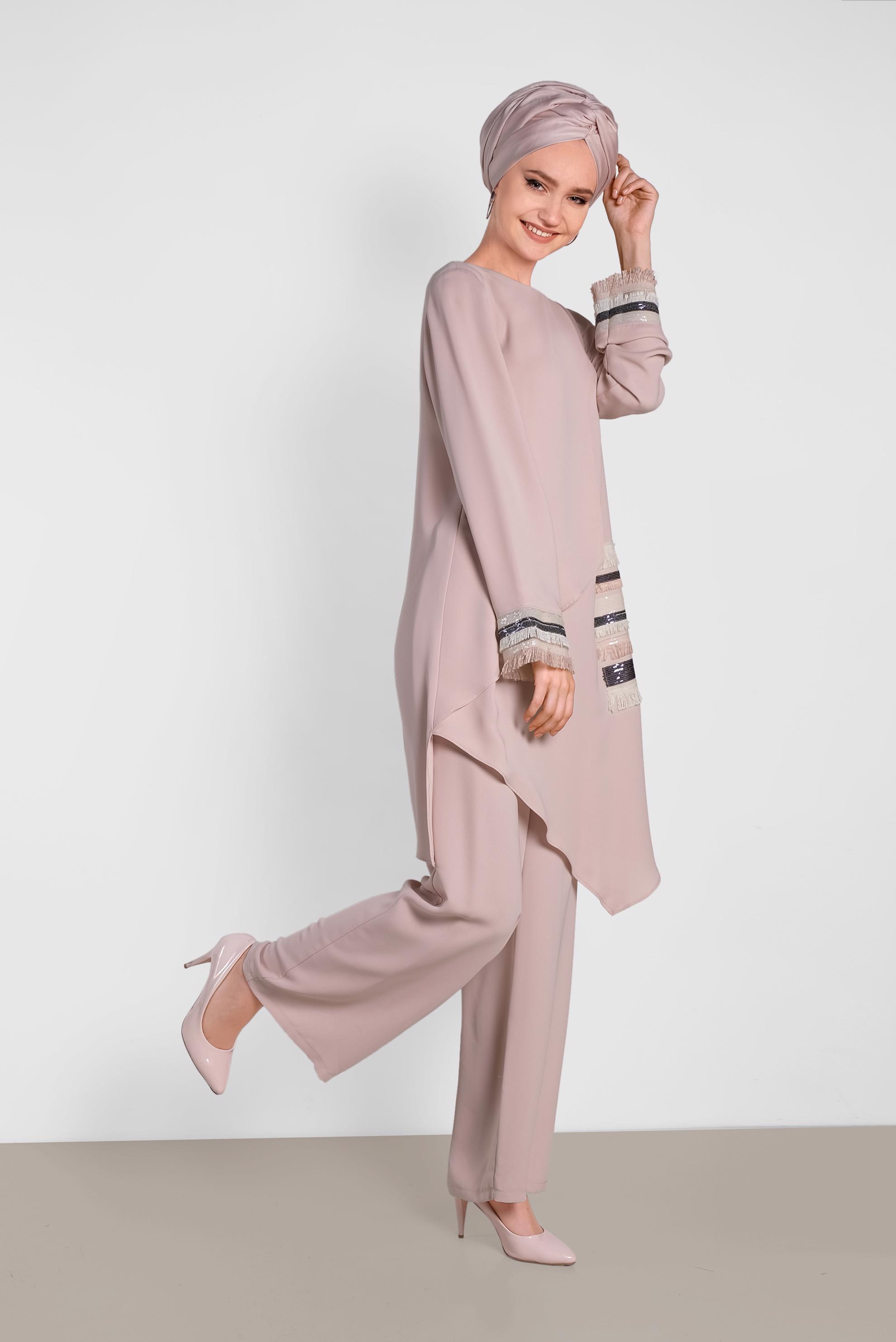 Tesettür giyim PUDRA PÜSKÜL VE PUL DETAYLI İKİLİ PANTOLONLU TAKIM 3569