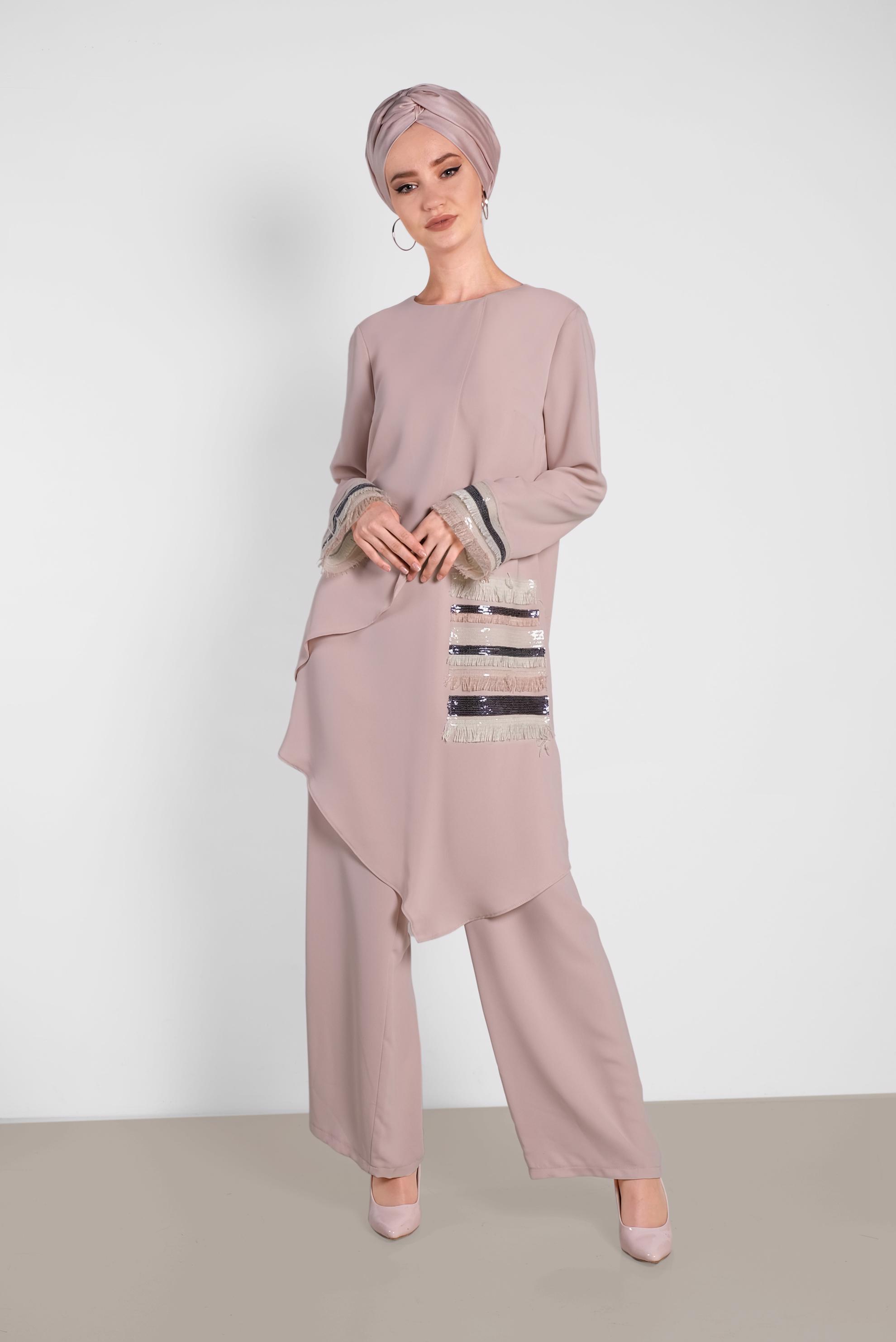 Tesettür giyim PUDRA PÜSKÜL VE PUL DETAYLI İKİLİ PANTOLONLU TAKIM 3569