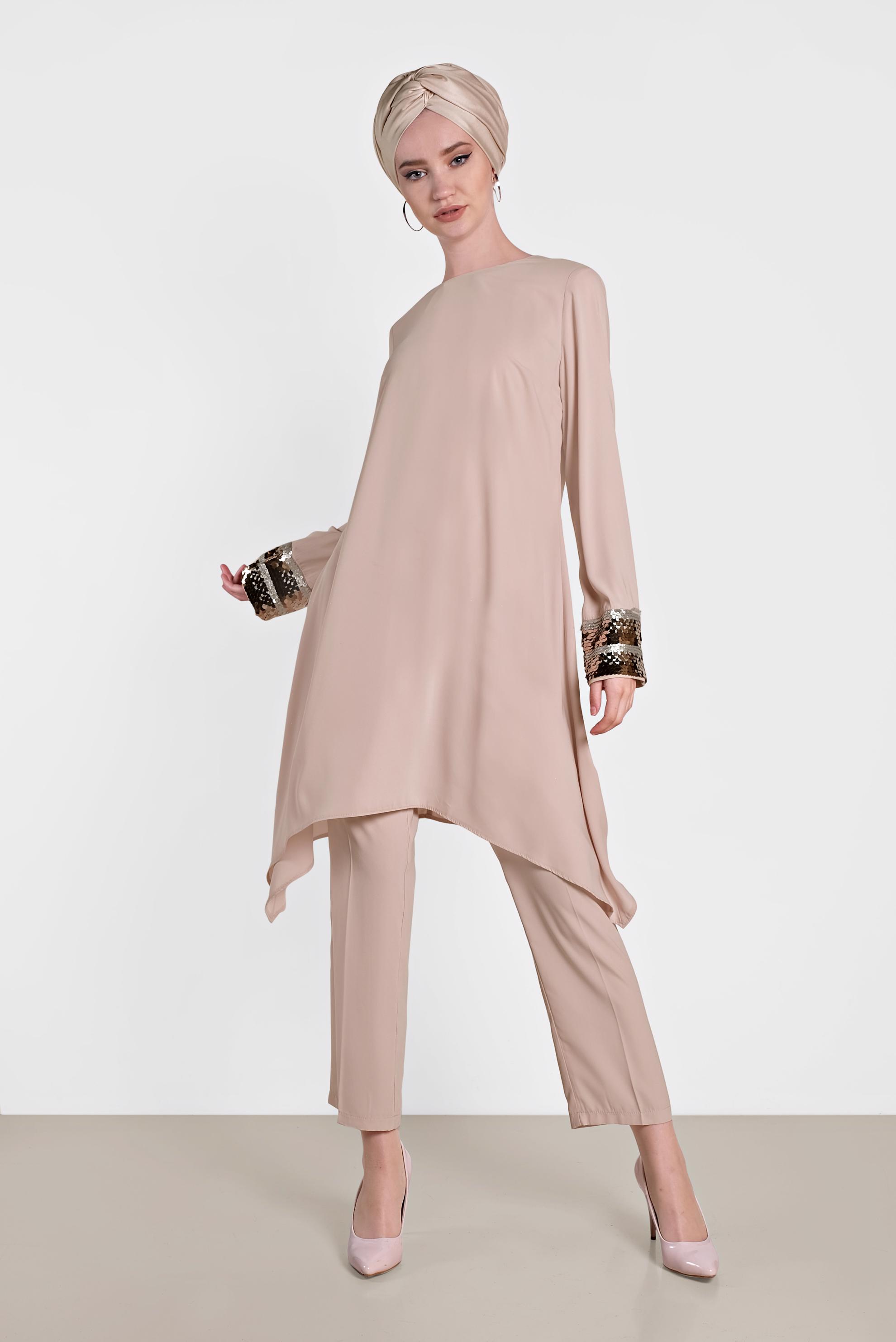 Tesettür giyim PUDRA KOLLARI PULLU ASİMETRİK KESİM İKİLİ PANTOLONLU TAKIM 3574 