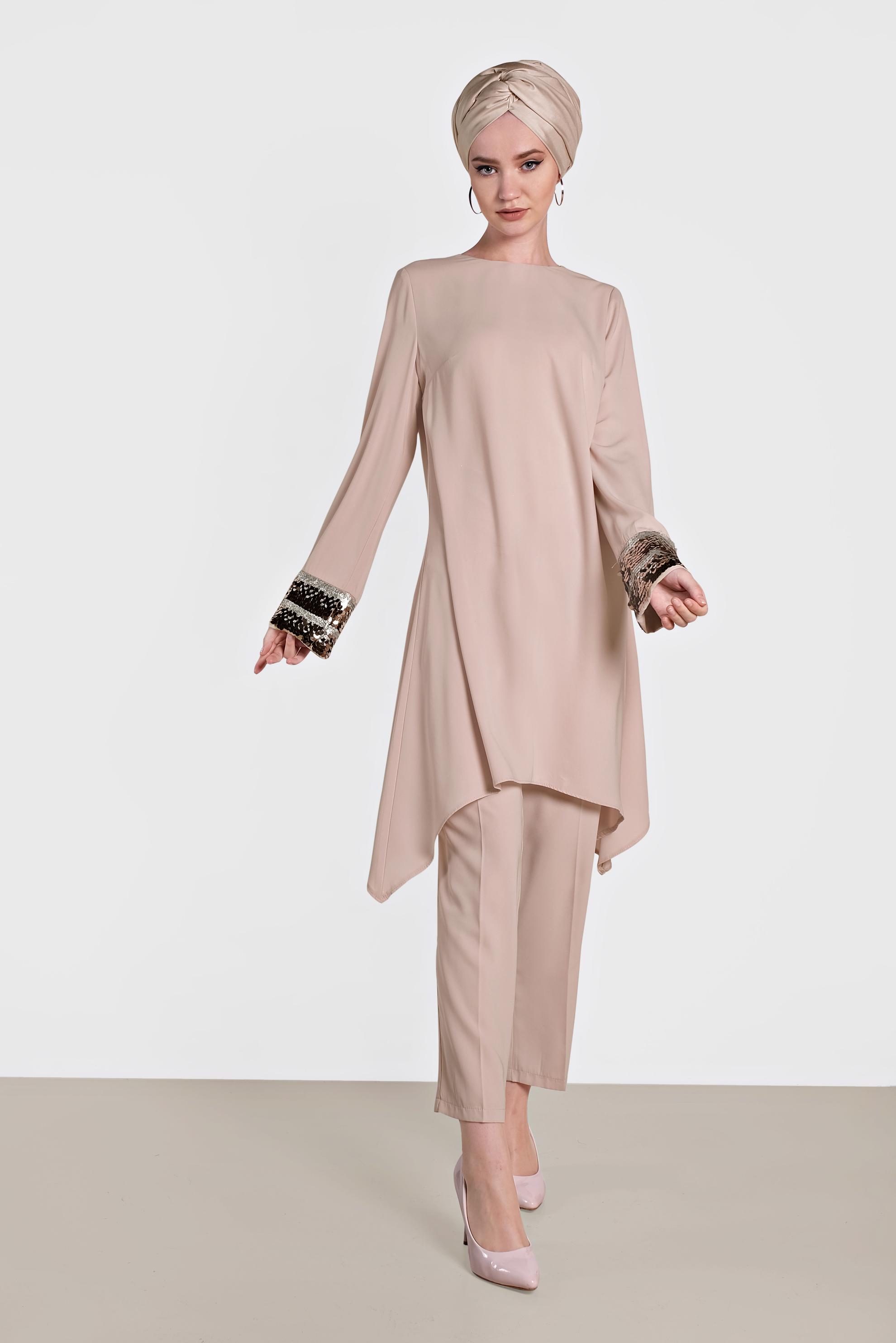 Tesettür giyim PUDRA KOLLARI PULLU ASİMETRİK KESİM İKİLİ PANTOLONLU TAKIM 3574 