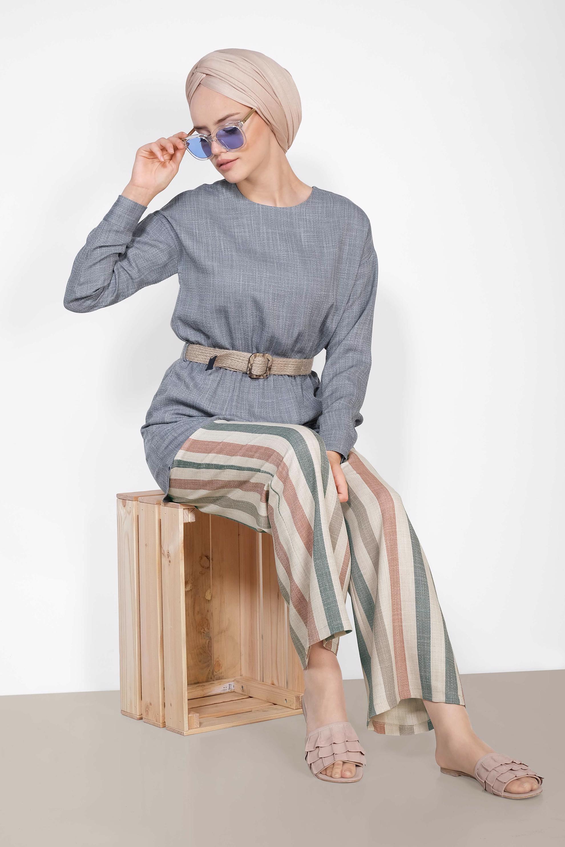 Tesettür giyim LACİVERT ÇİZGİ DESENLİ HASIR KEMERLİ İKİLİ PANTOLONLU TAKIM 4343