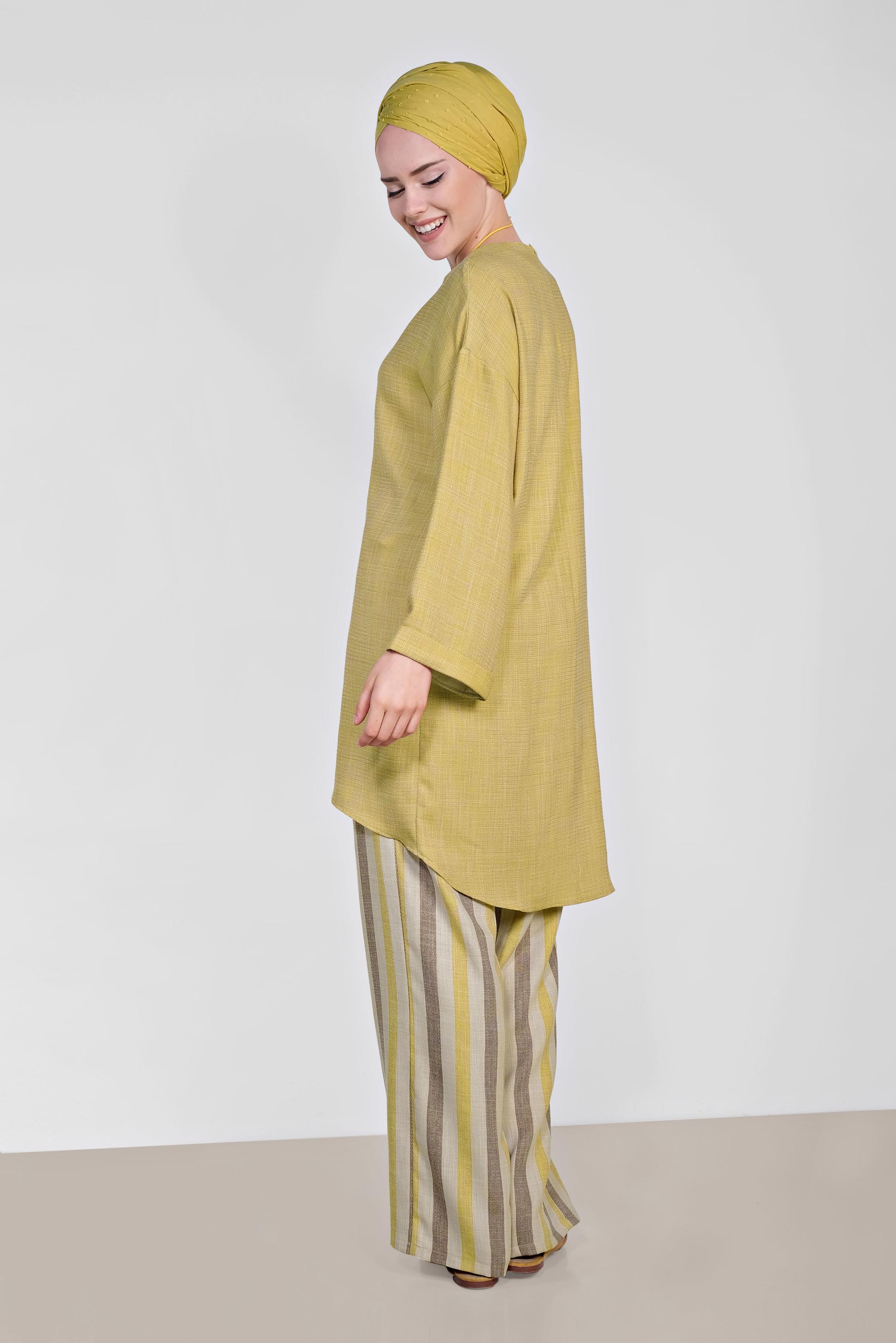 Tesettür giyim SARI ASİMETRİK KESİM ÇİZGİLİ İKİLİ PANT.TAKIM 4345