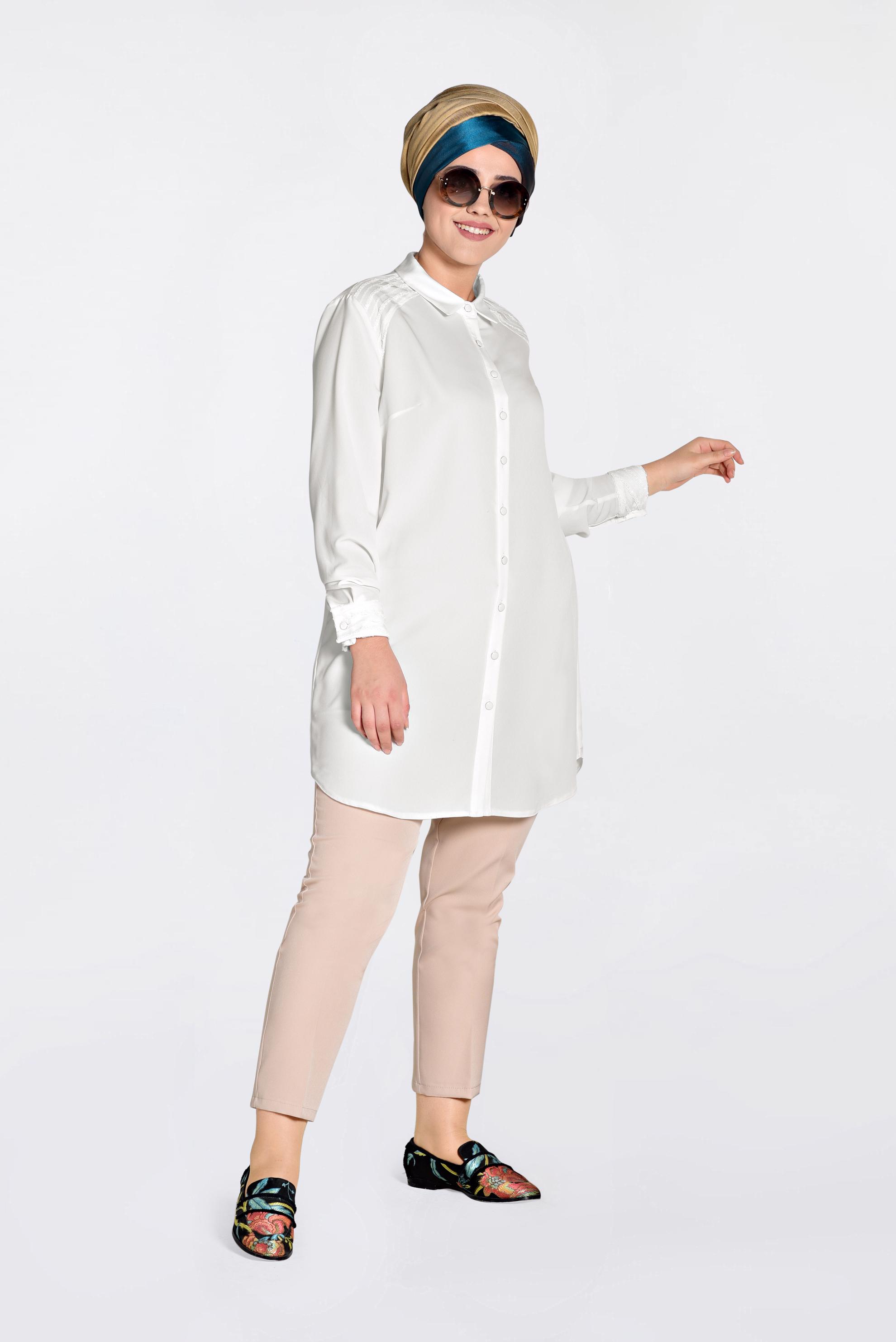 Tesettür giyim BEYAZ PUL PAYET DETAYLI DÜĞMELİ TUNİK 2826 