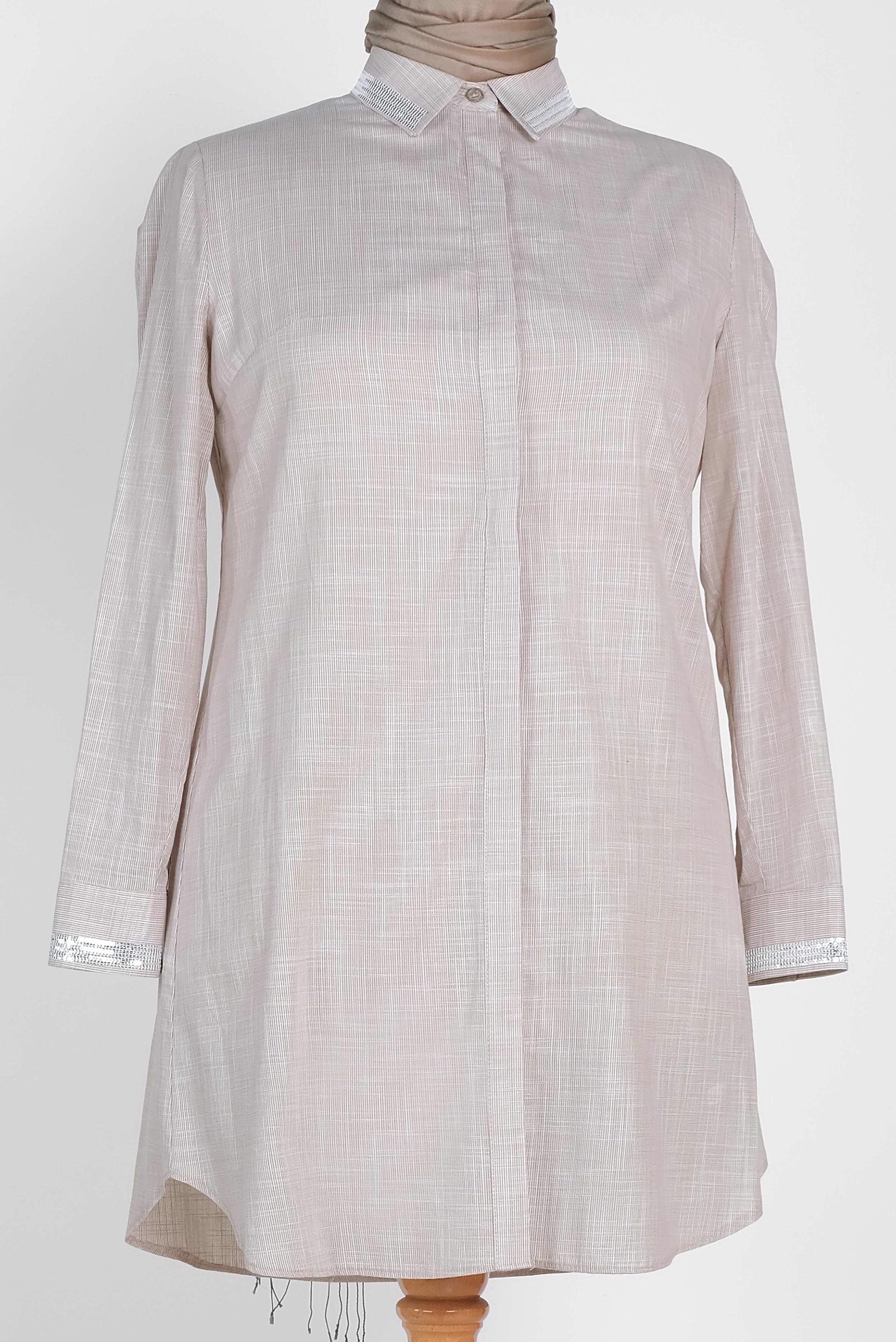 Tesettür giyim BEJ MANŞET VE YAKASI PUL DETAYLI GİZLİ DÜĞMELİ TUNİK 2886 