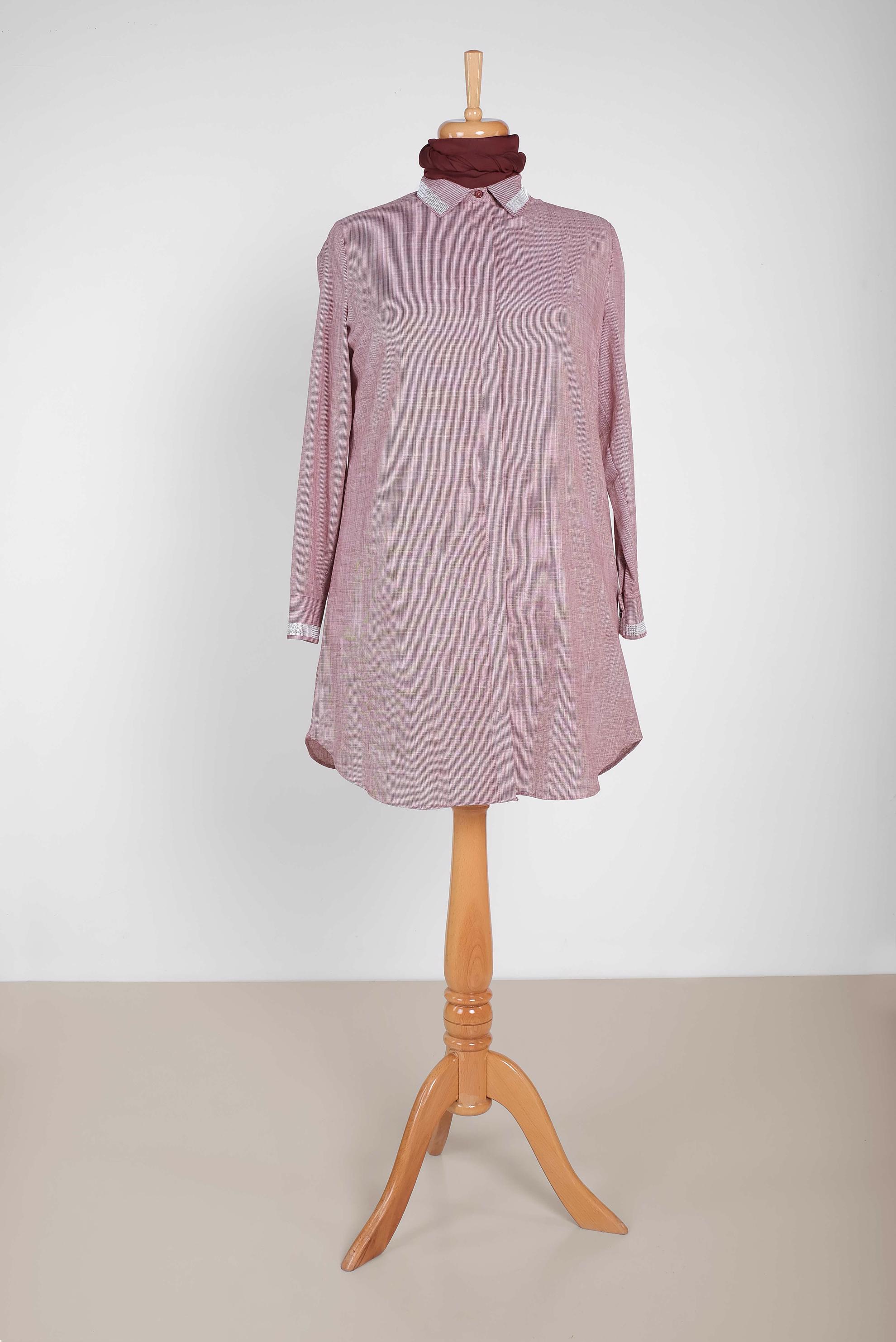 Tesettür giyim BORDO MANŞET VE YAKASI PUL DETAYLI GİZLİ DÜĞMELİ TUNİK 2886 