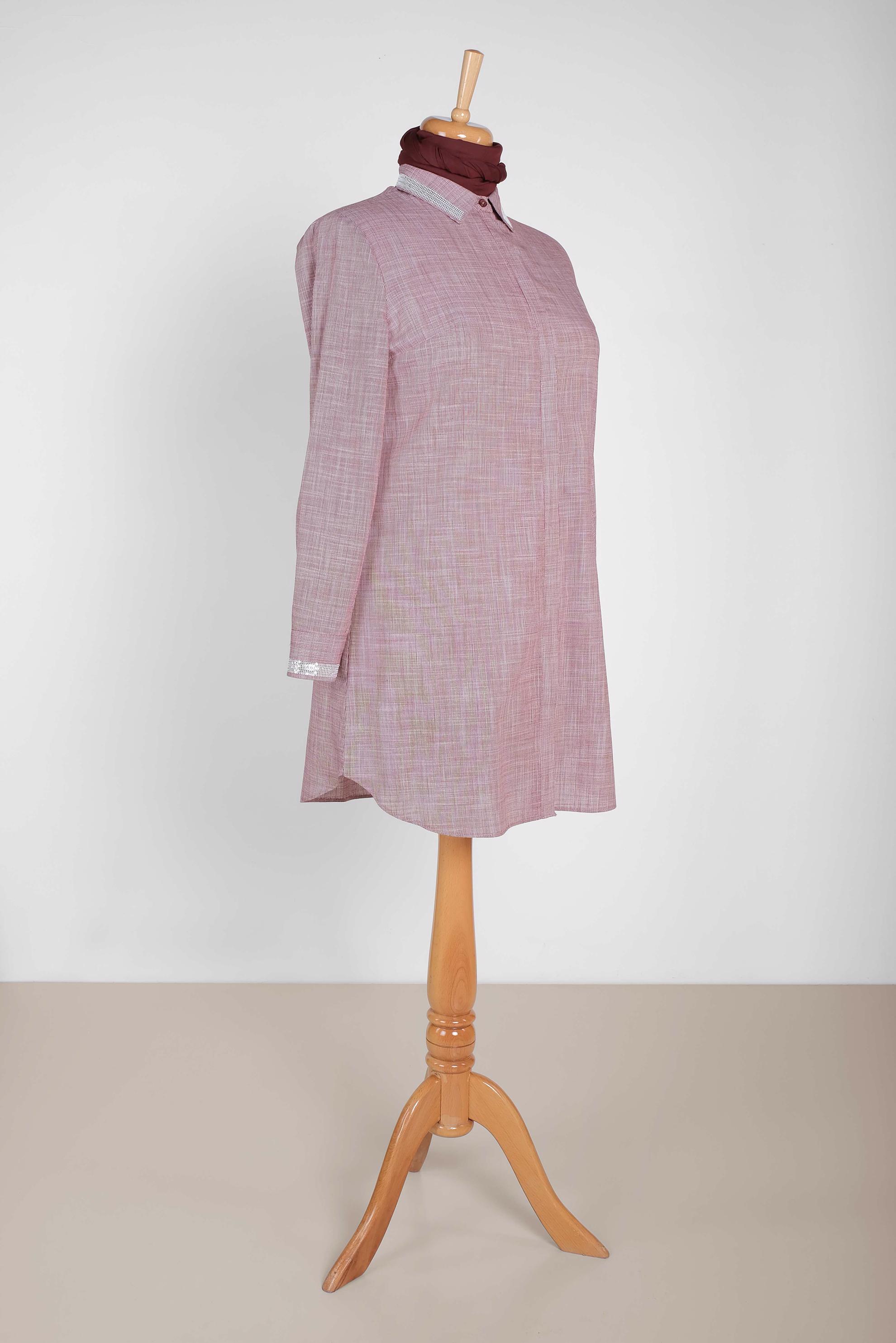 Tesettür giyim BORDO MANŞET VE YAKASI PUL DETAYLI GİZLİ DÜĞMELİ TUNİK 2886 