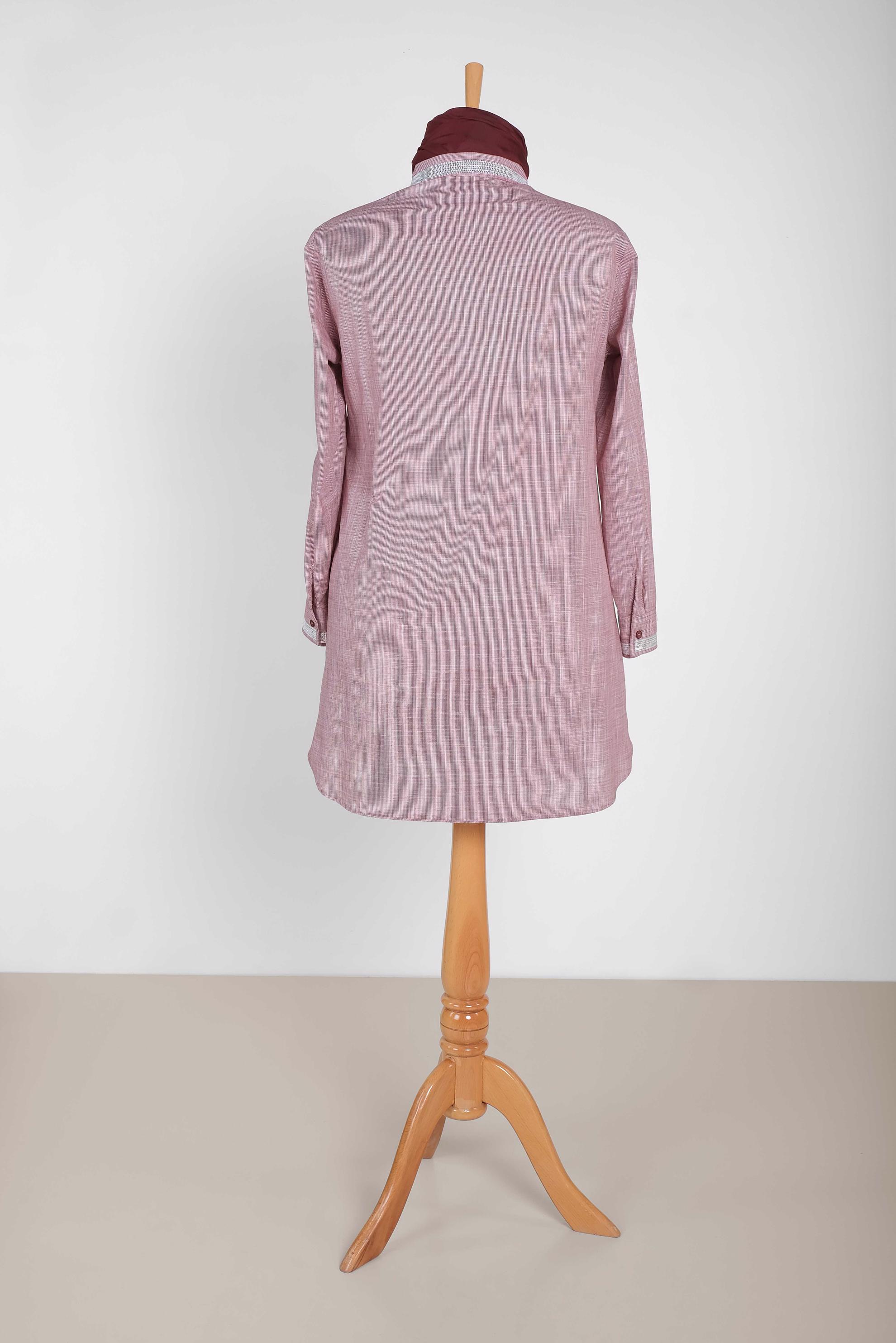 Tesettür giyim BORDO MANŞET VE YAKASI PUL DETAYLI GİZLİ DÜĞMELİ TUNİK 2886 