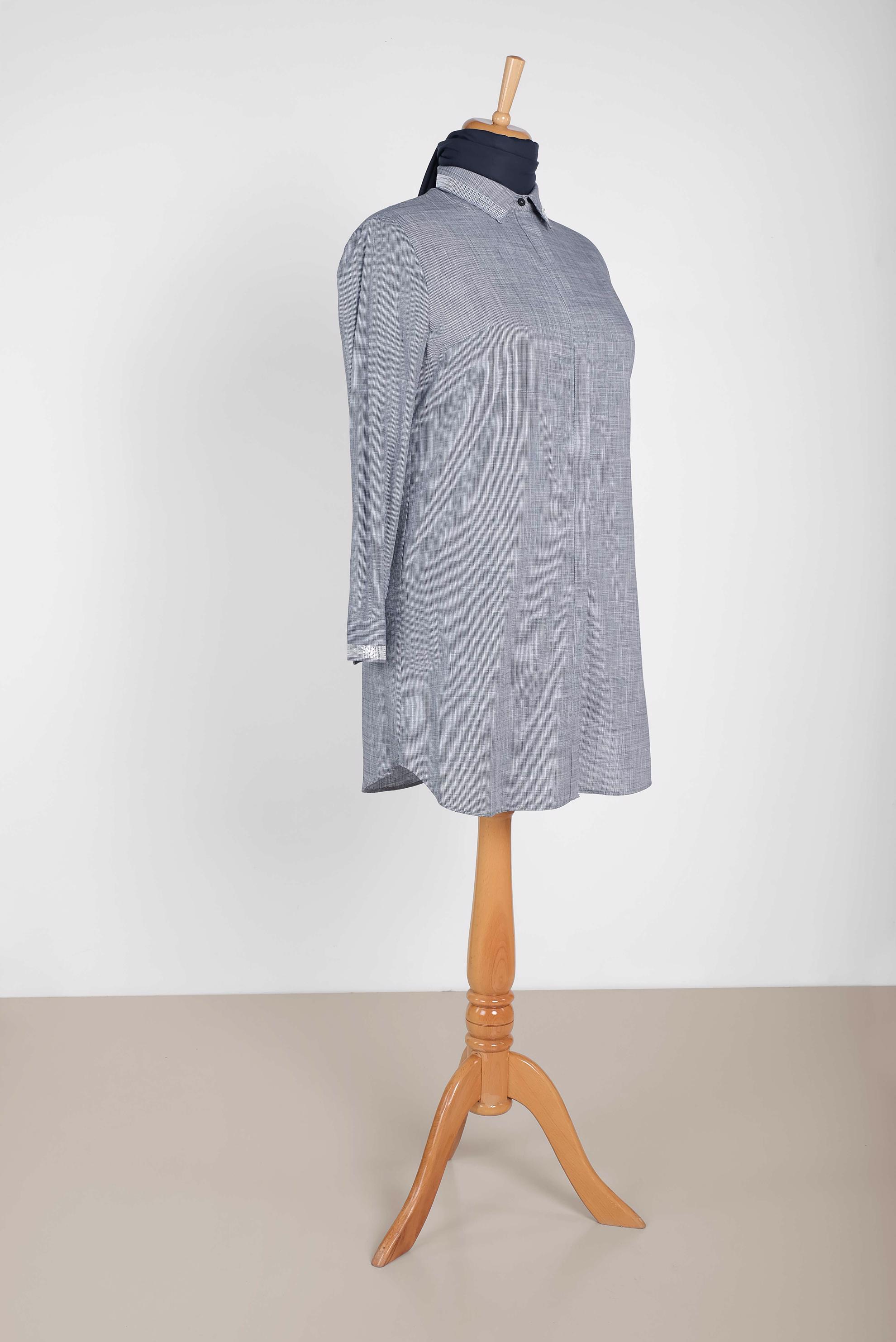 Tesettür giyim LACİVERT MANŞET VE YAKASI PUL DETAYLI GİZLİ DÜĞMELİ TUNİK 2886 