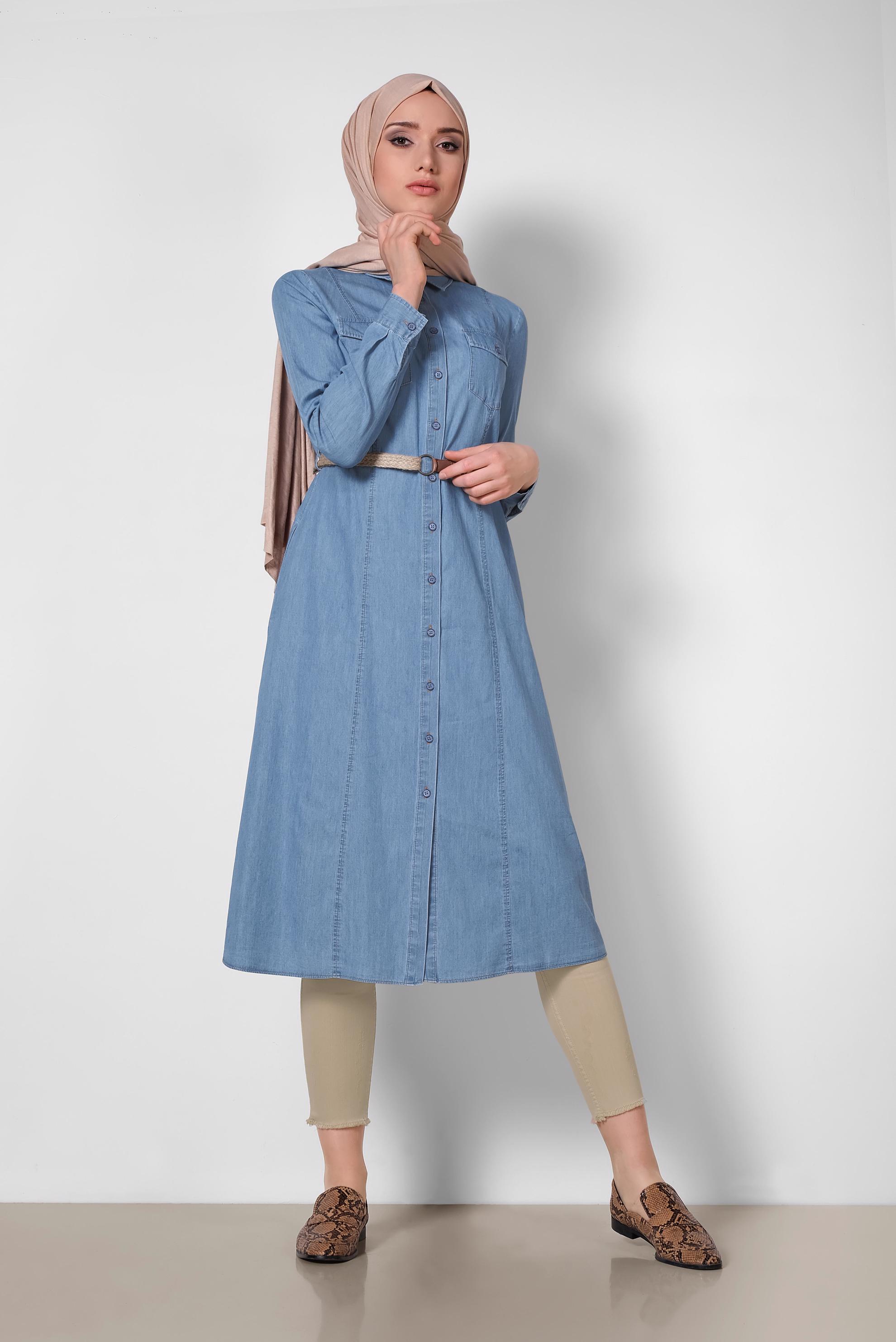 Tesettür giyim MAVİ ÖNDEN DÜĞMELİ HASIR KEMERLİ DENİM TUNİK 4034