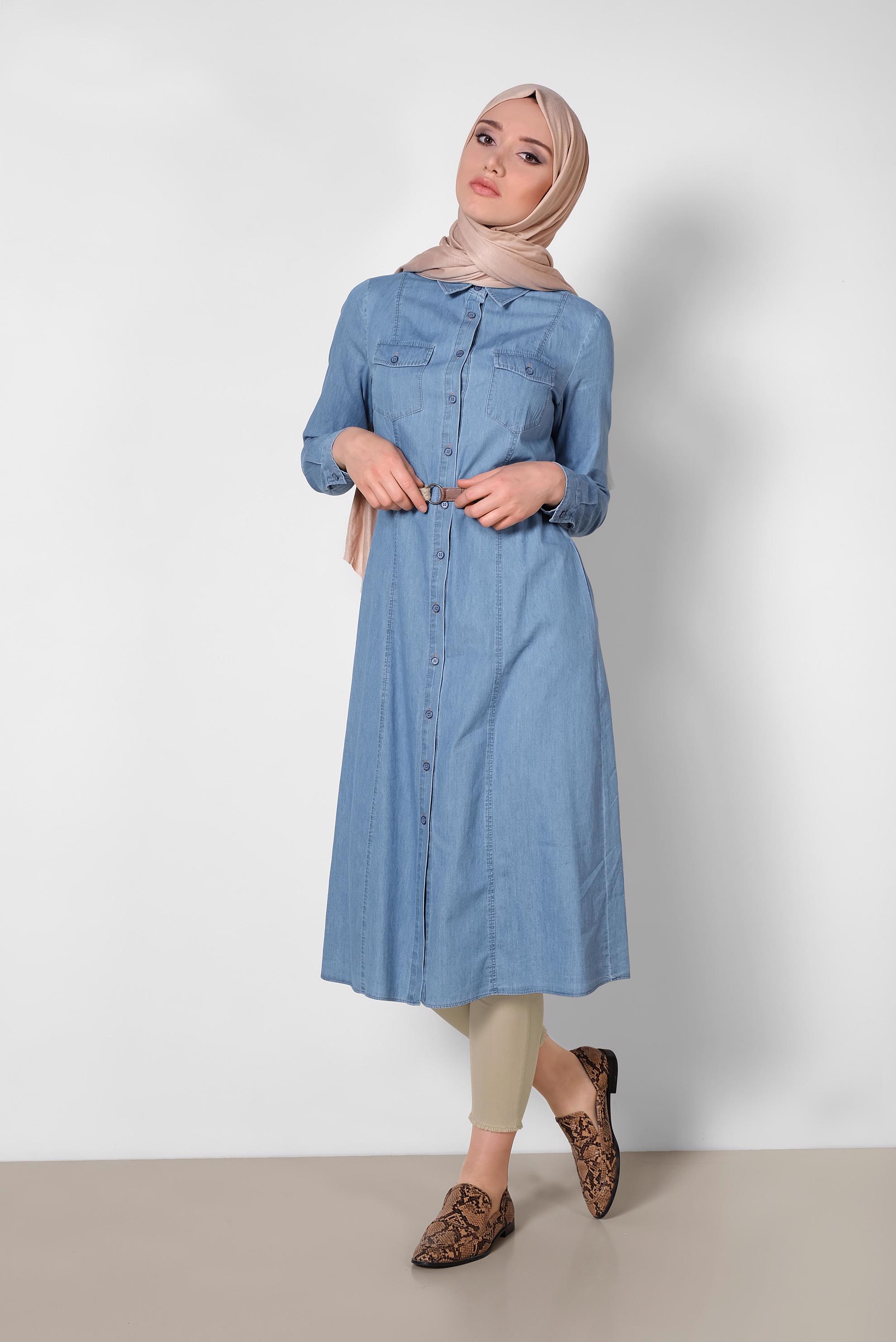 Tesettür giyim MAVİ ÖNDEN DÜĞMELİ HASIR KEMERLİ DENİM TUNİK 4034