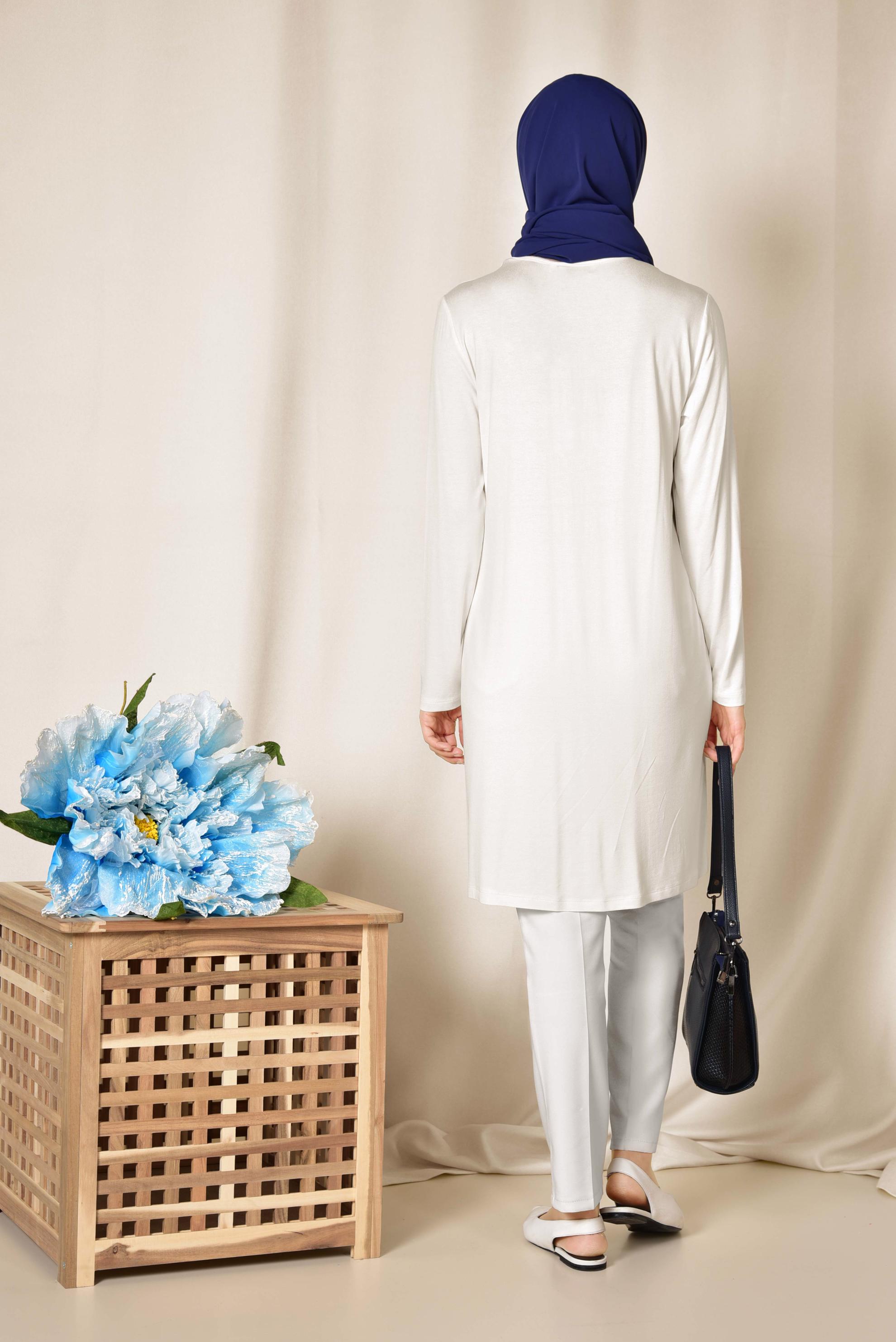 Tesettür giyim BEYAZ YUVARLAK YAKA BASİC TUNİK 4037