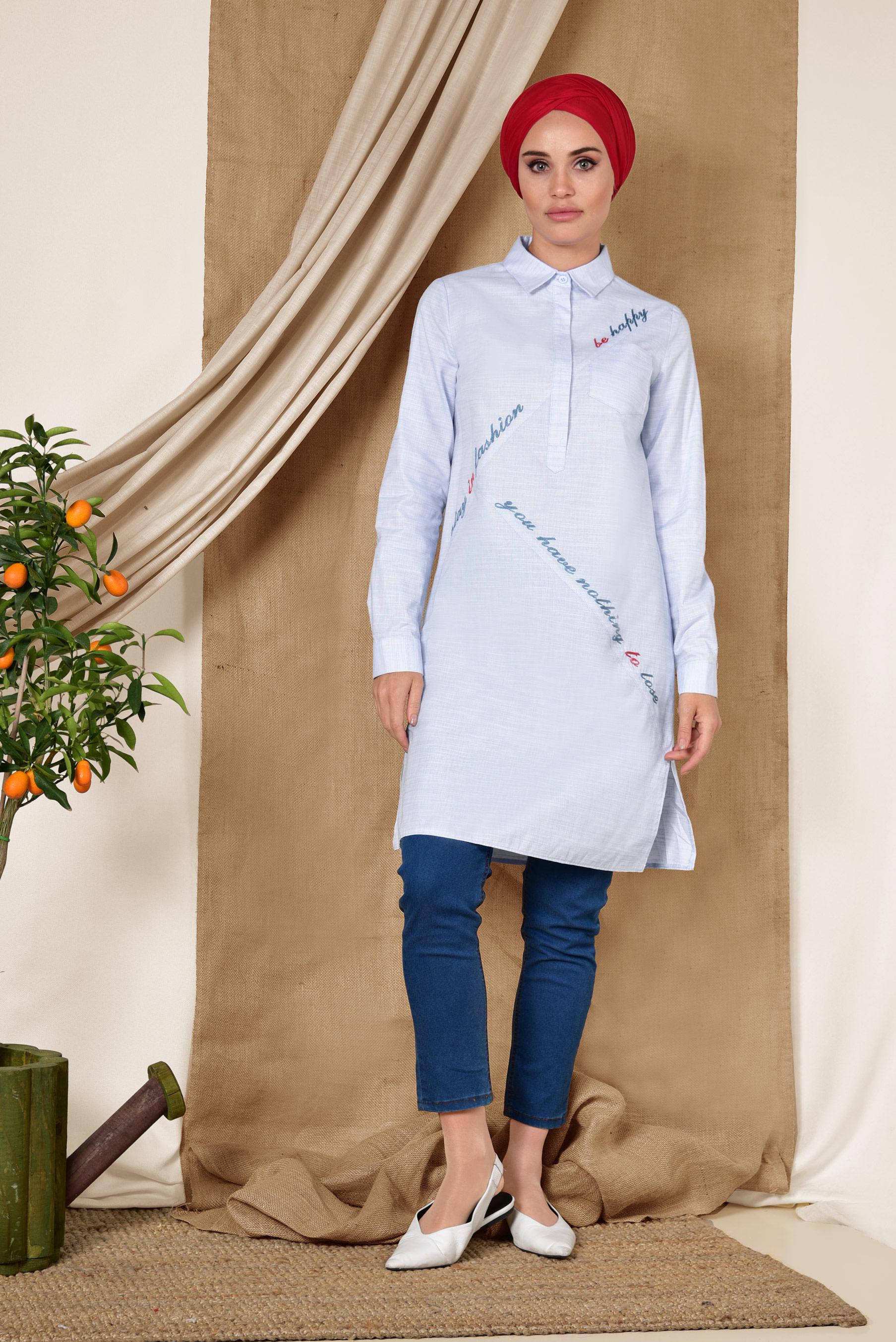 Tesettür giyim MAVİ ÖNDEN YARIM DÜĞMELİ YAZILI TUNİK 4055