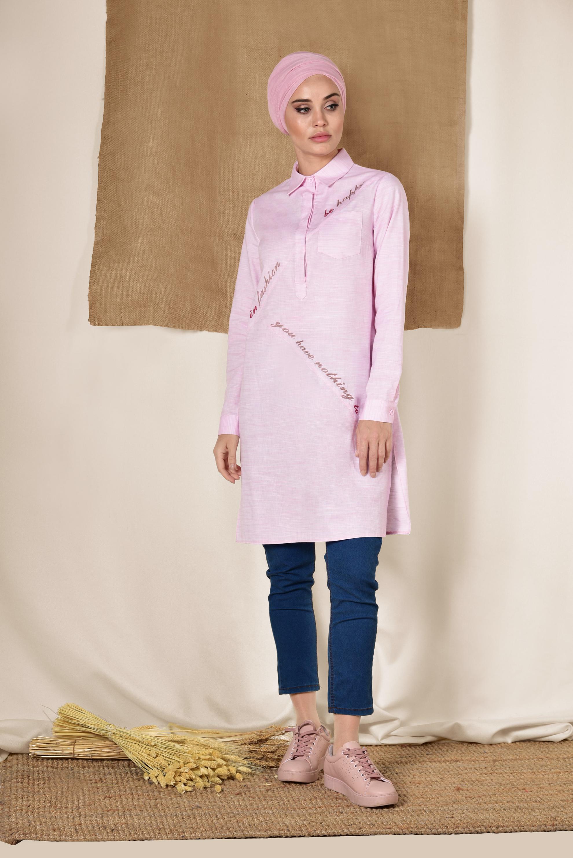 Tesettür giyim PEMBE ÖNDEN YARIM DÜĞMELİ YAZILI TUNİK 4055