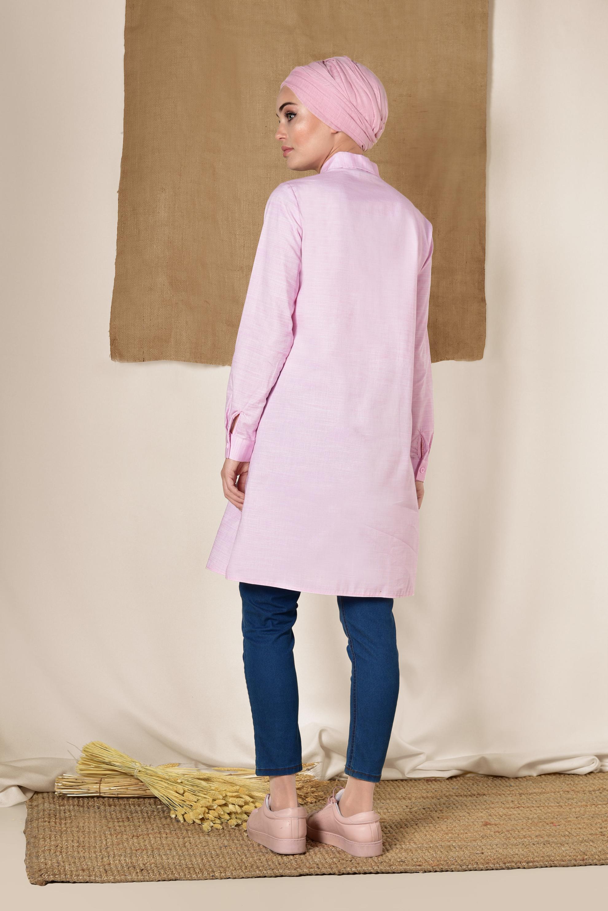 Tesettür giyim PEMBE ÖNDEN YARIM DÜĞMELİ YAZILI TUNİK 4055