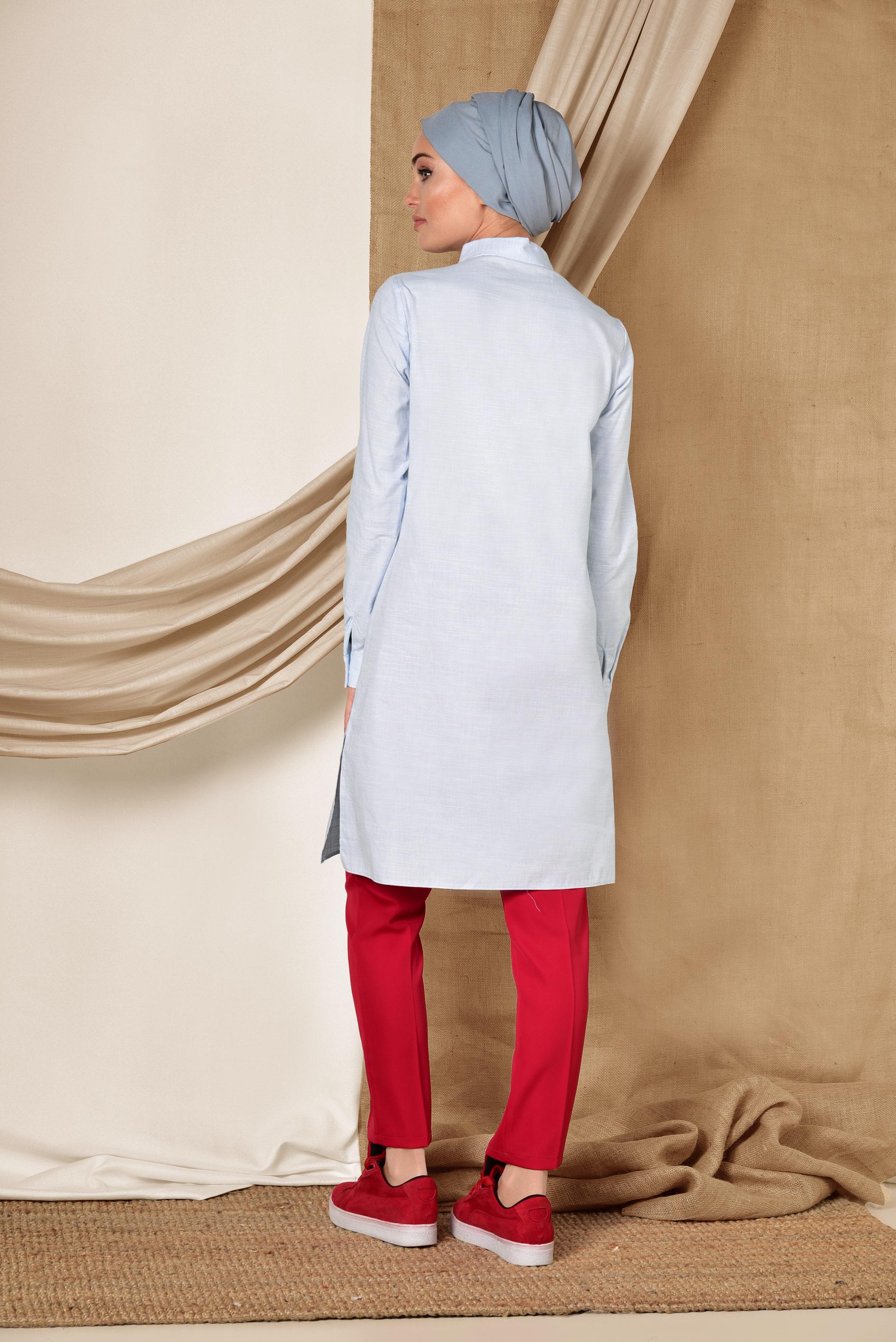 Tesettür giyim MAVİ ÖNDEN YARIM DÜĞMELİ YAZILI TUNİK 4055