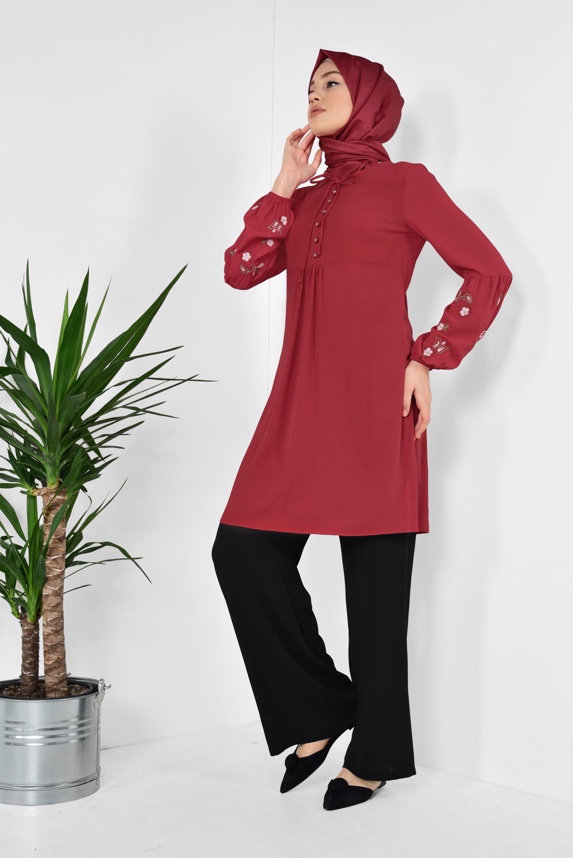 Tesettür giyim KIRMIZI KOLLARI NAKIŞLI TUNİK 4108
