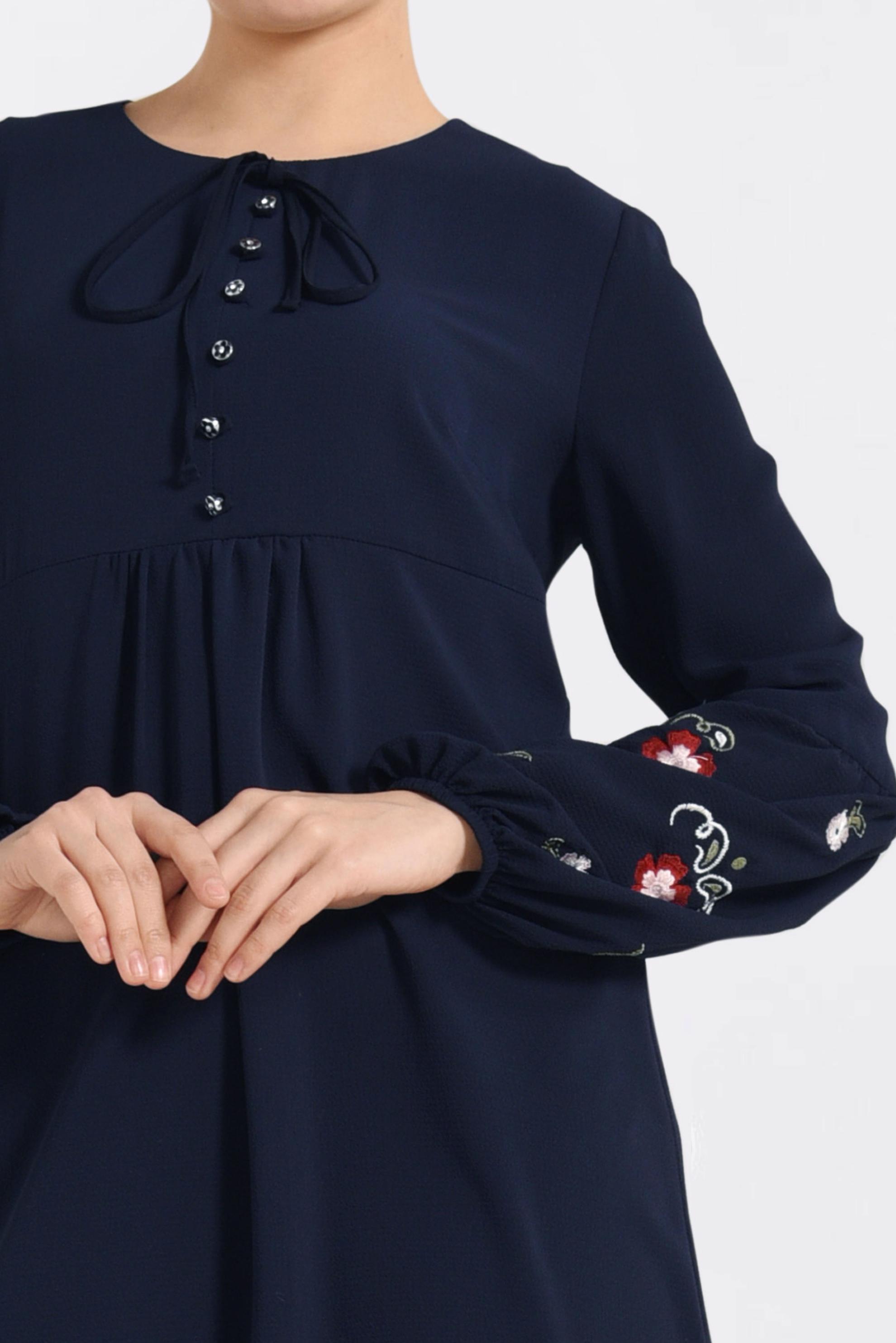 Tesettür giyim LACİVERT KOLLARI NAKIŞLI TUNİK 4108