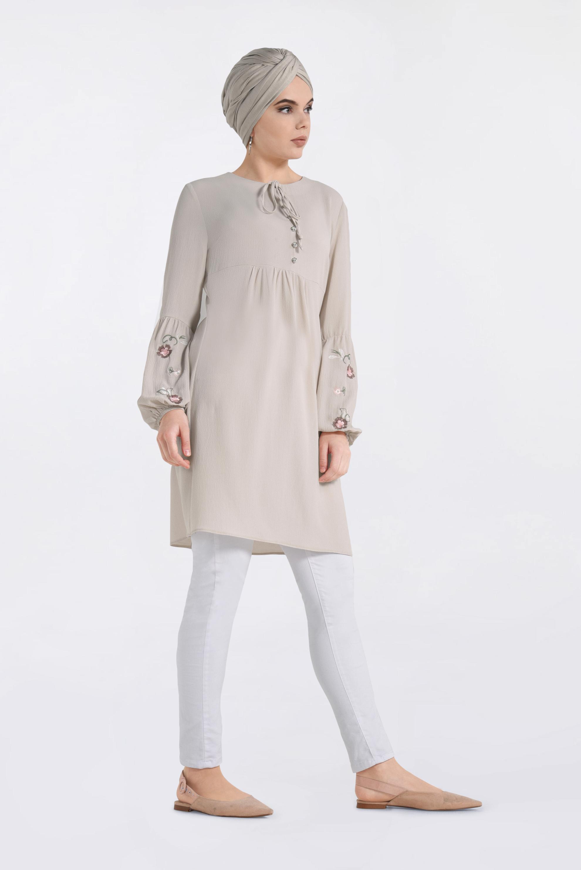 Tesettür giyim EKRU KOLLARI NAKIŞLI TUNİK 4108