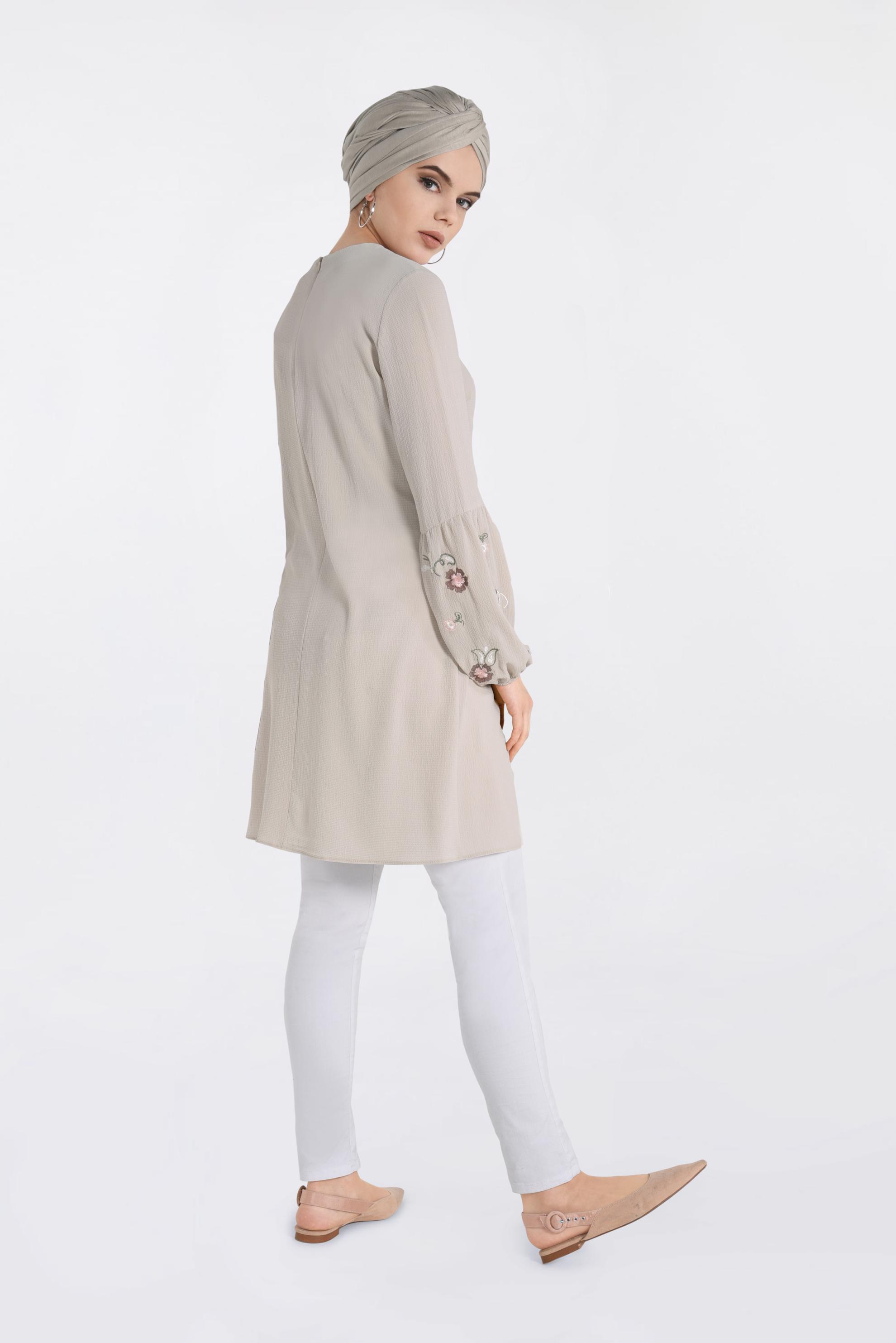 Tesettür giyim EKRU KOLLARI NAKIŞLI TUNİK 4108