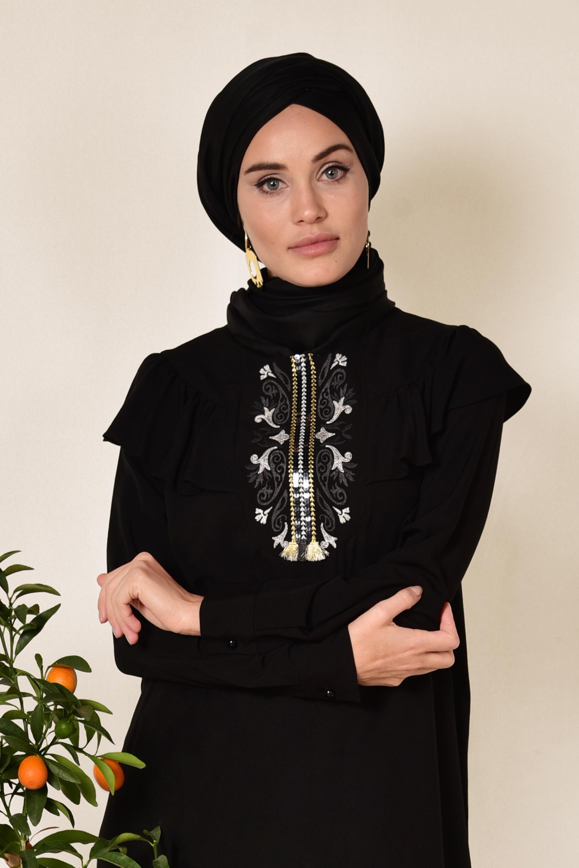 Tesettür giyim SİYAH PUL VE İŞLEME DETAYLI OMUZLARI VOLANLI TUNİK 4120