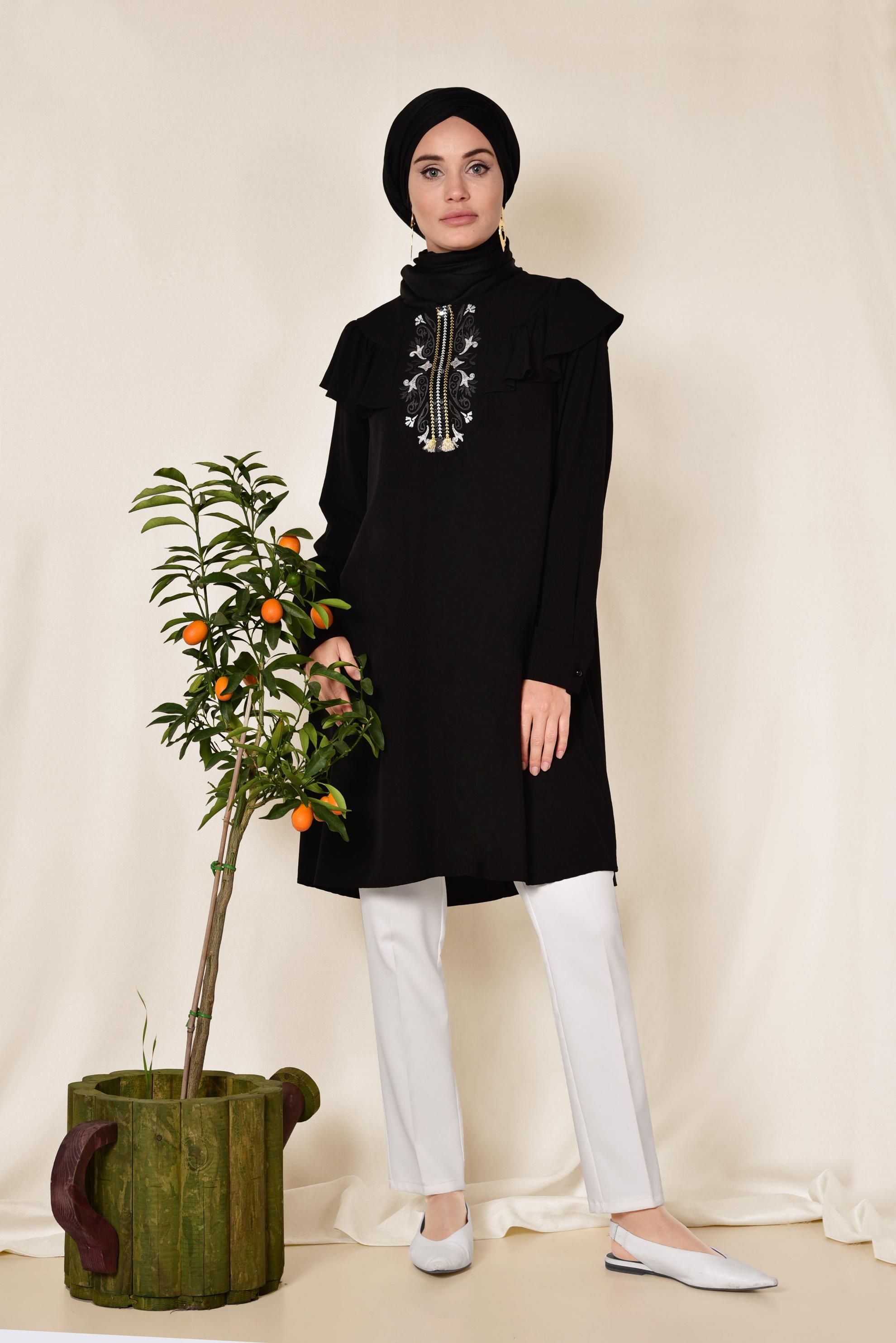 Tesettür giyim SİYAH PUL VE İŞLEME DETAYLI OMUZLARI VOLANLI TUNİK 4120