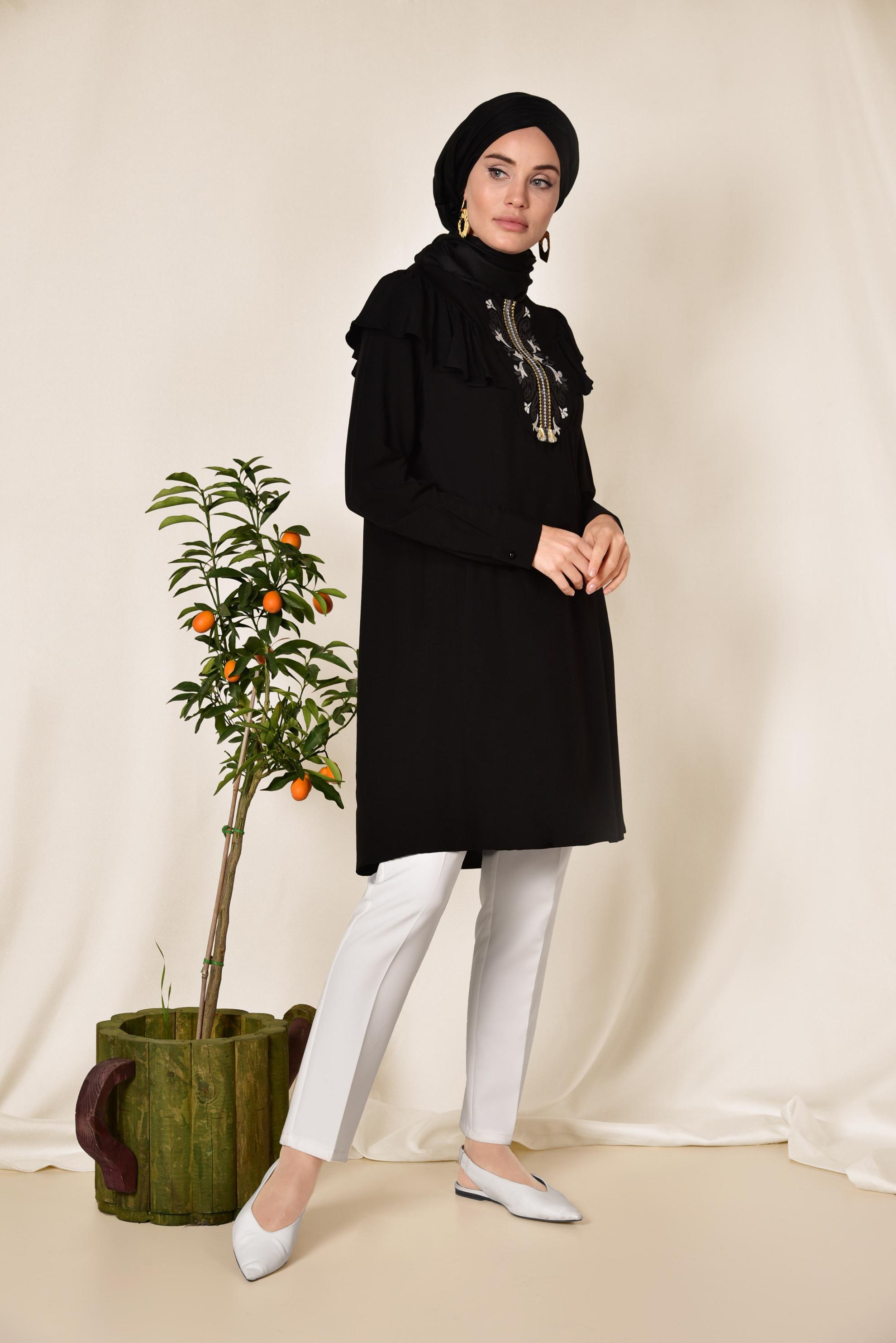 Tesettür giyim SİYAH PUL VE İŞLEME DETAYLI OMUZLARI VOLANLI TUNİK 4120