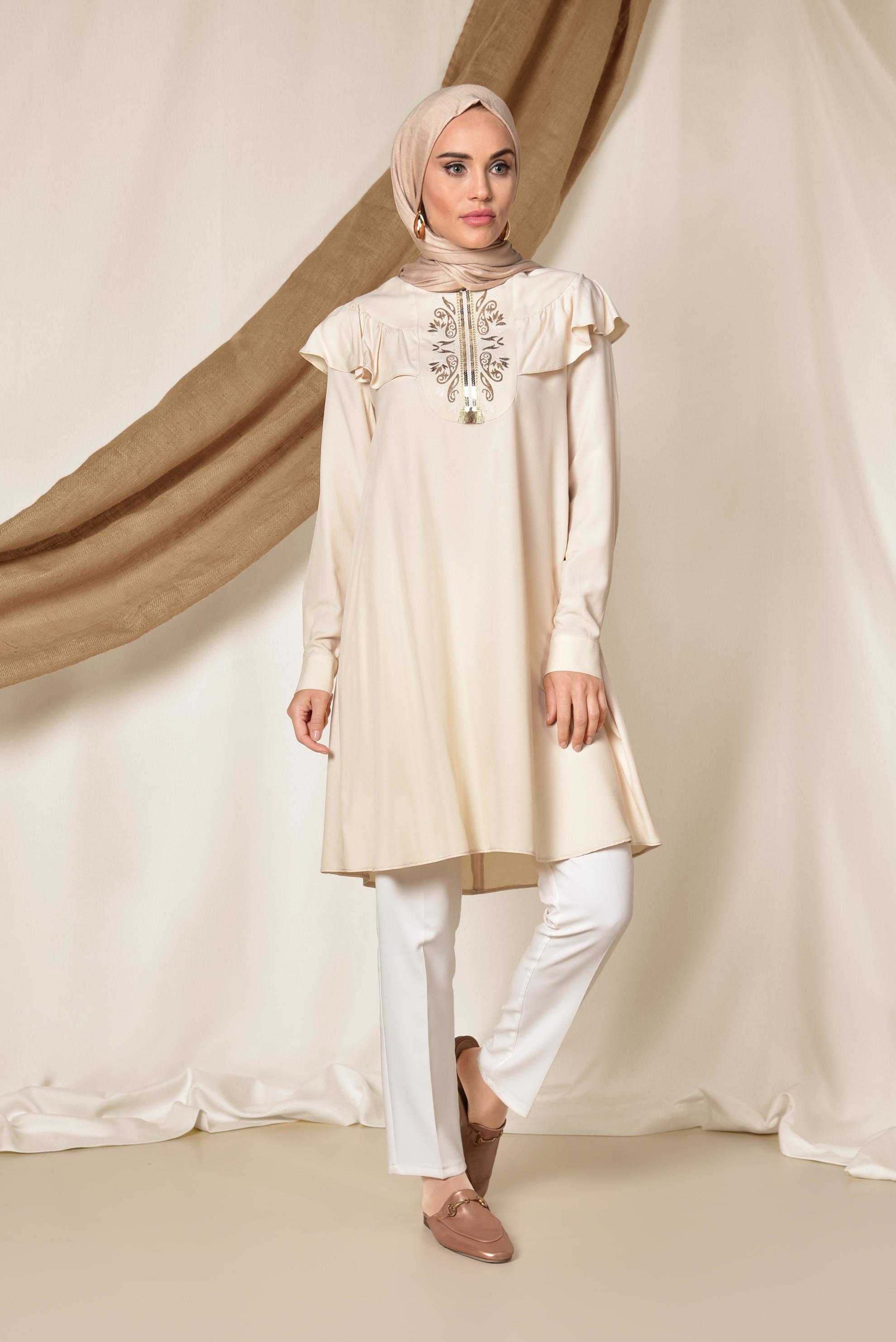 Tesettür giyim BEJ PUL VE İŞLEME DETAYLI OMUZLARI VOLANLI TUNİK 4120