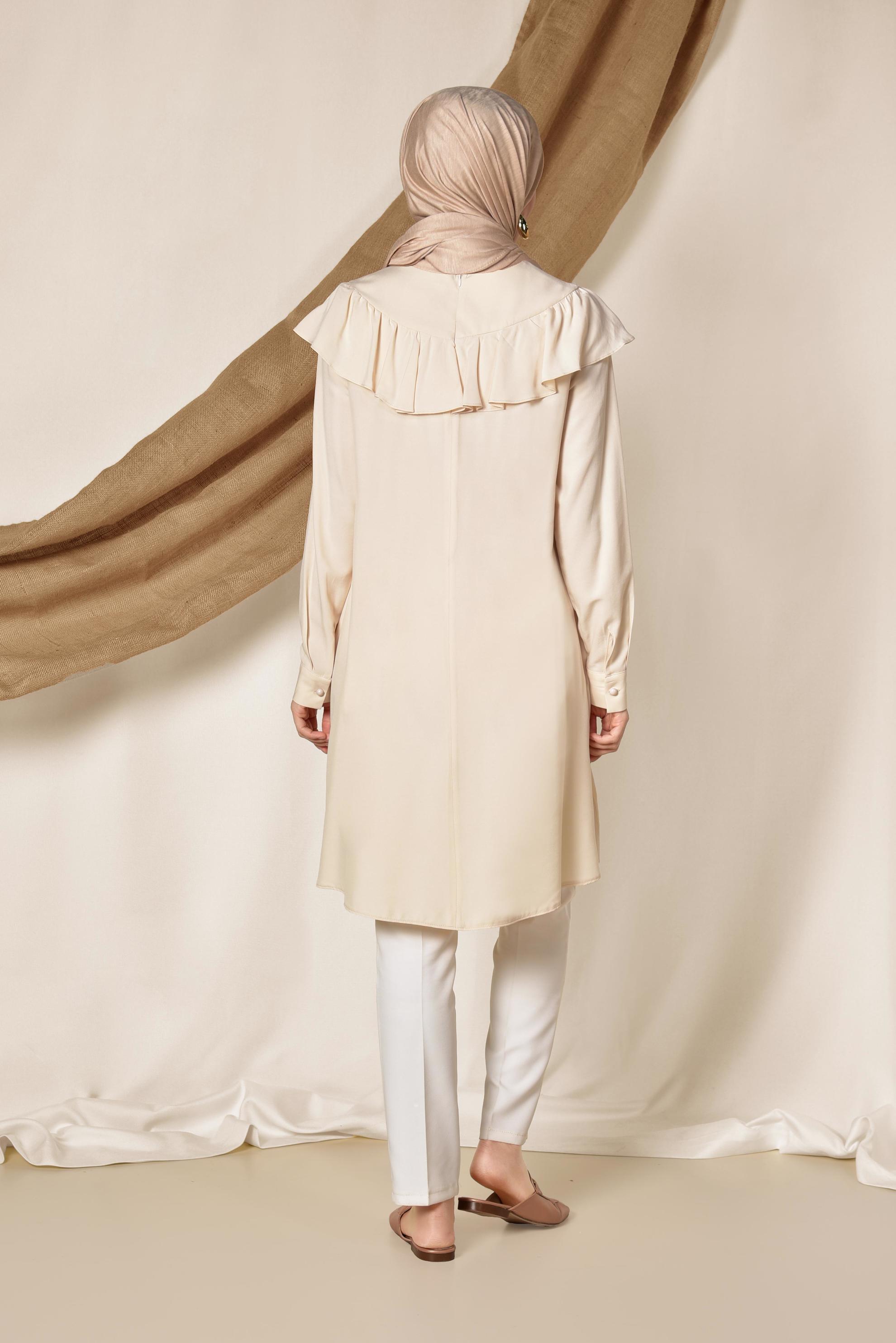 Tesettür giyim BEJ PUL VE İŞLEME DETAYLI OMUZLARI VOLANLI TUNİK 4120