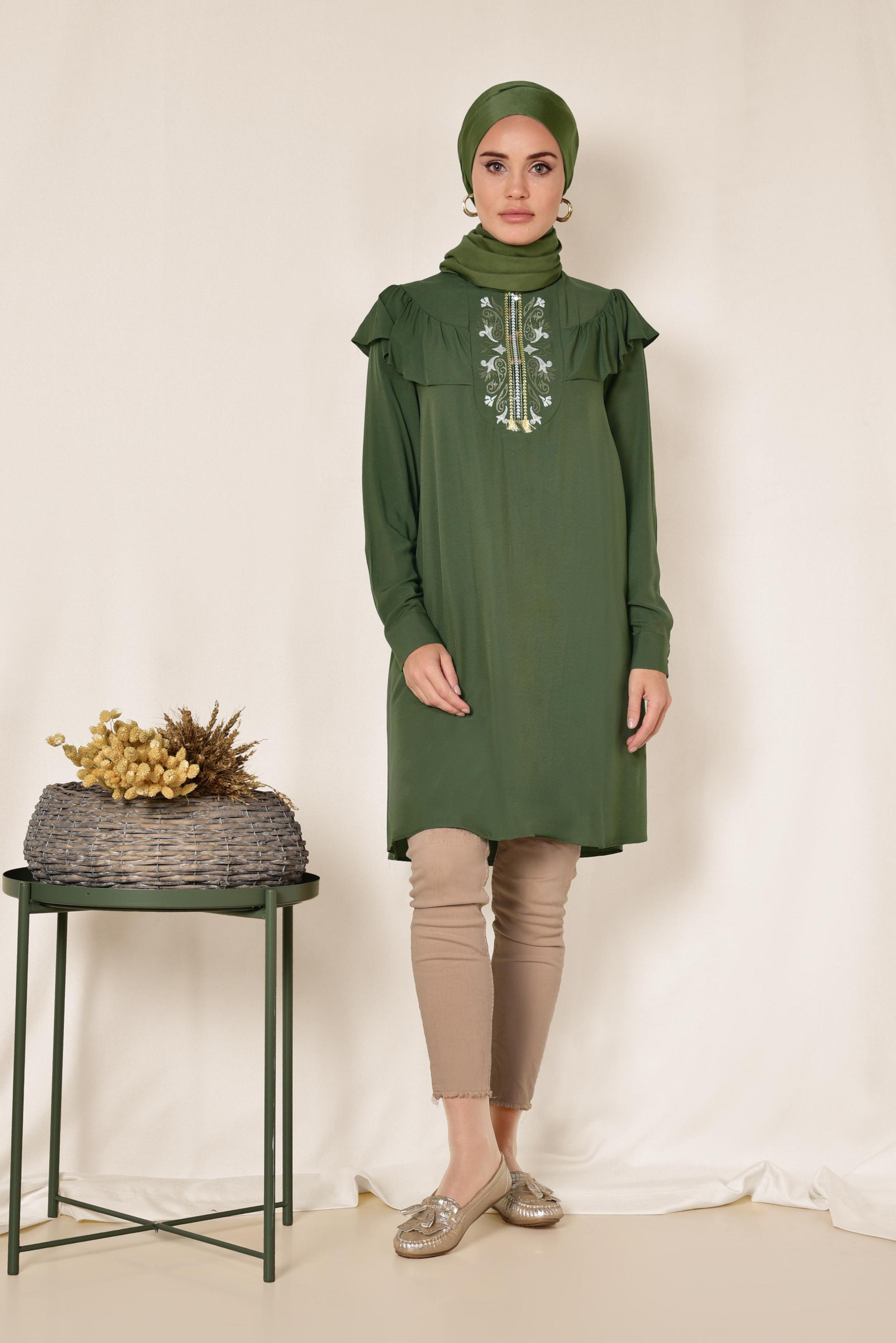 Tesettür giyim HAKİ PUL VE İŞLEME DETAYLI OMUZLARI VOLANLI TUNİK 4120