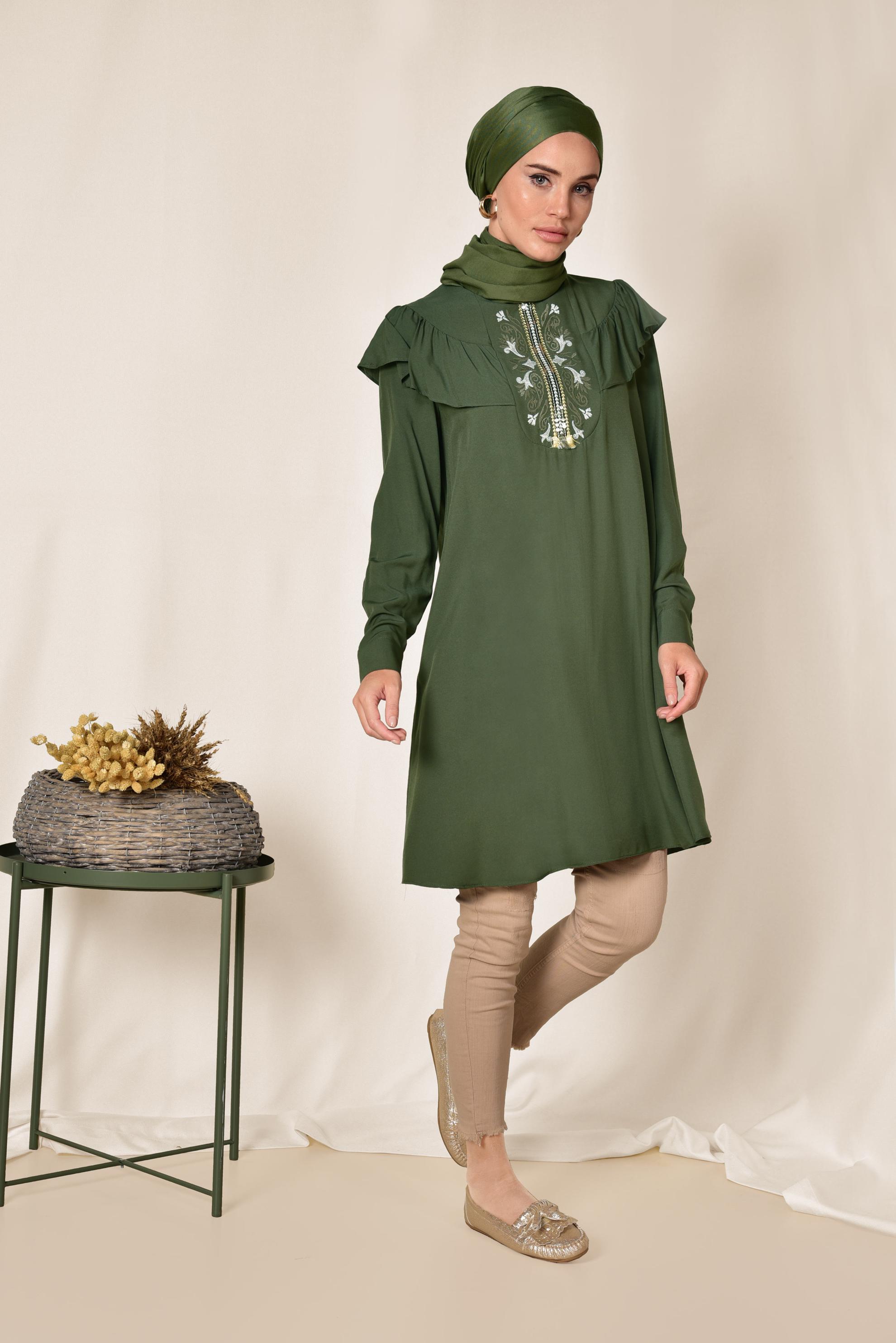 Tesettür giyim HAKİ PUL VE İŞLEME DETAYLI OMUZLARI VOLANLI TUNİK 4120