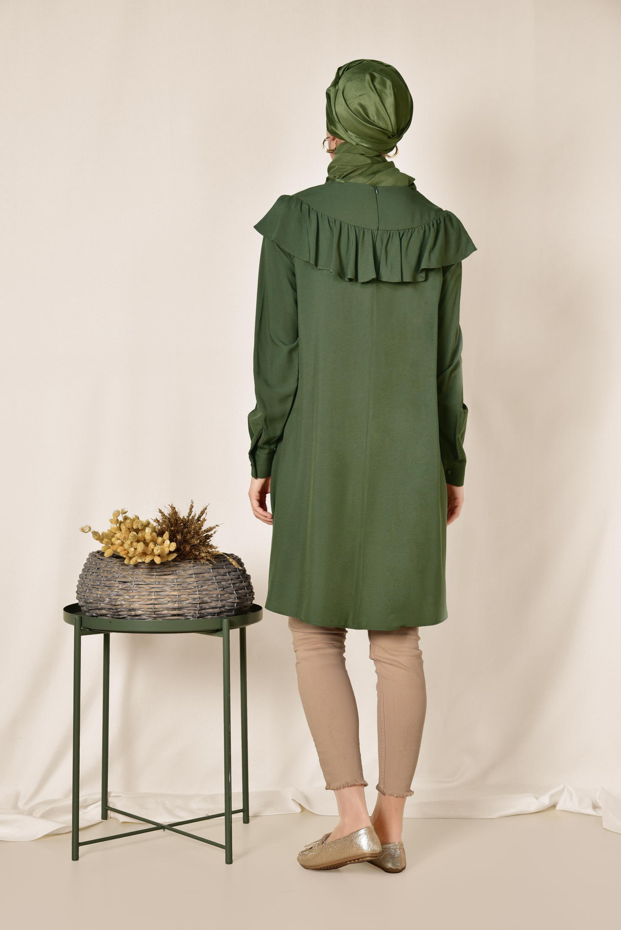 Tesettür giyim HAKİ PUL VE İŞLEME DETAYLI OMUZLARI VOLANLI TUNİK 4120