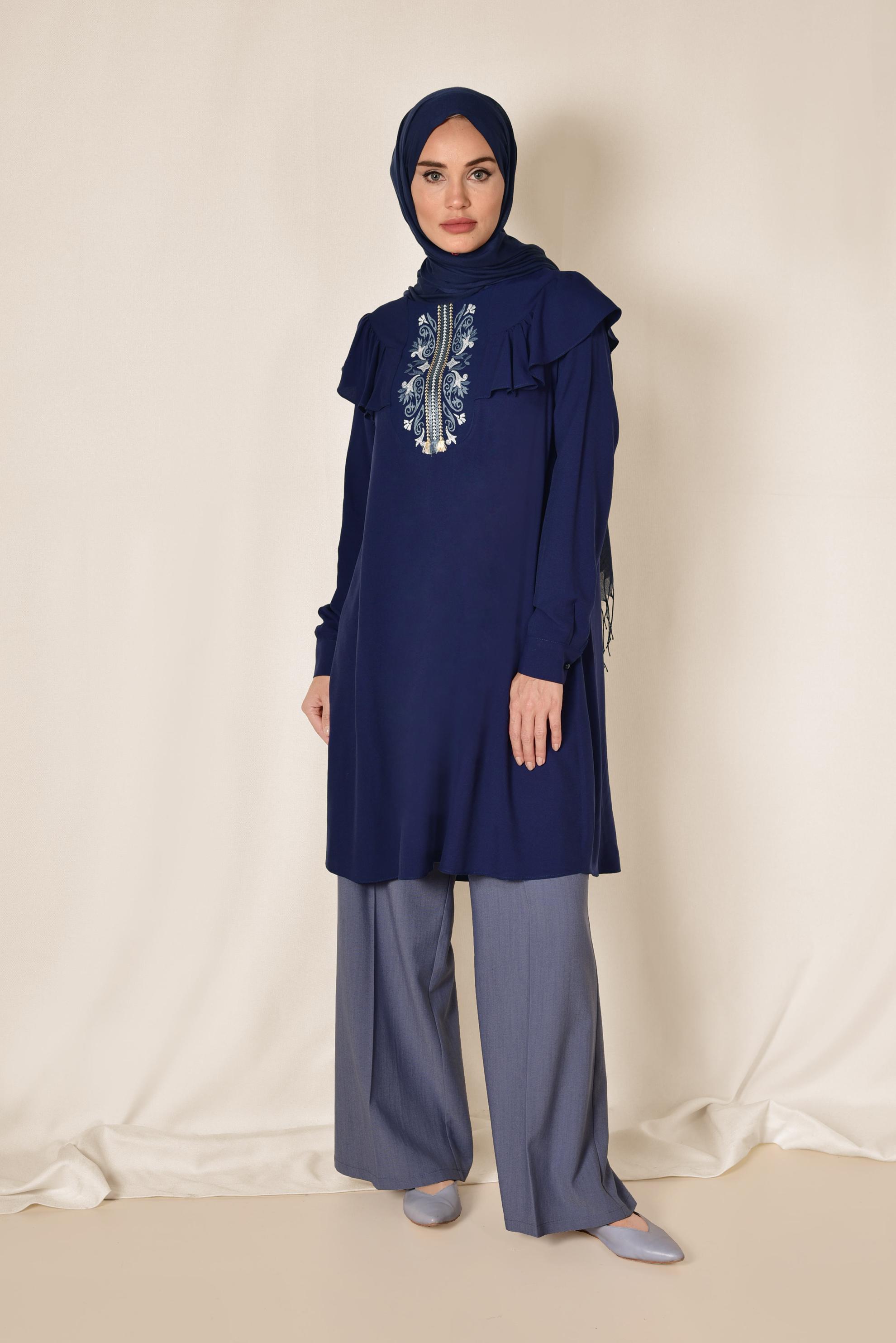 Tesettür giyim LACİVERT PUL VE İŞLEME DETAYLI OMUZLARI VOLANLI TUNİK 4120