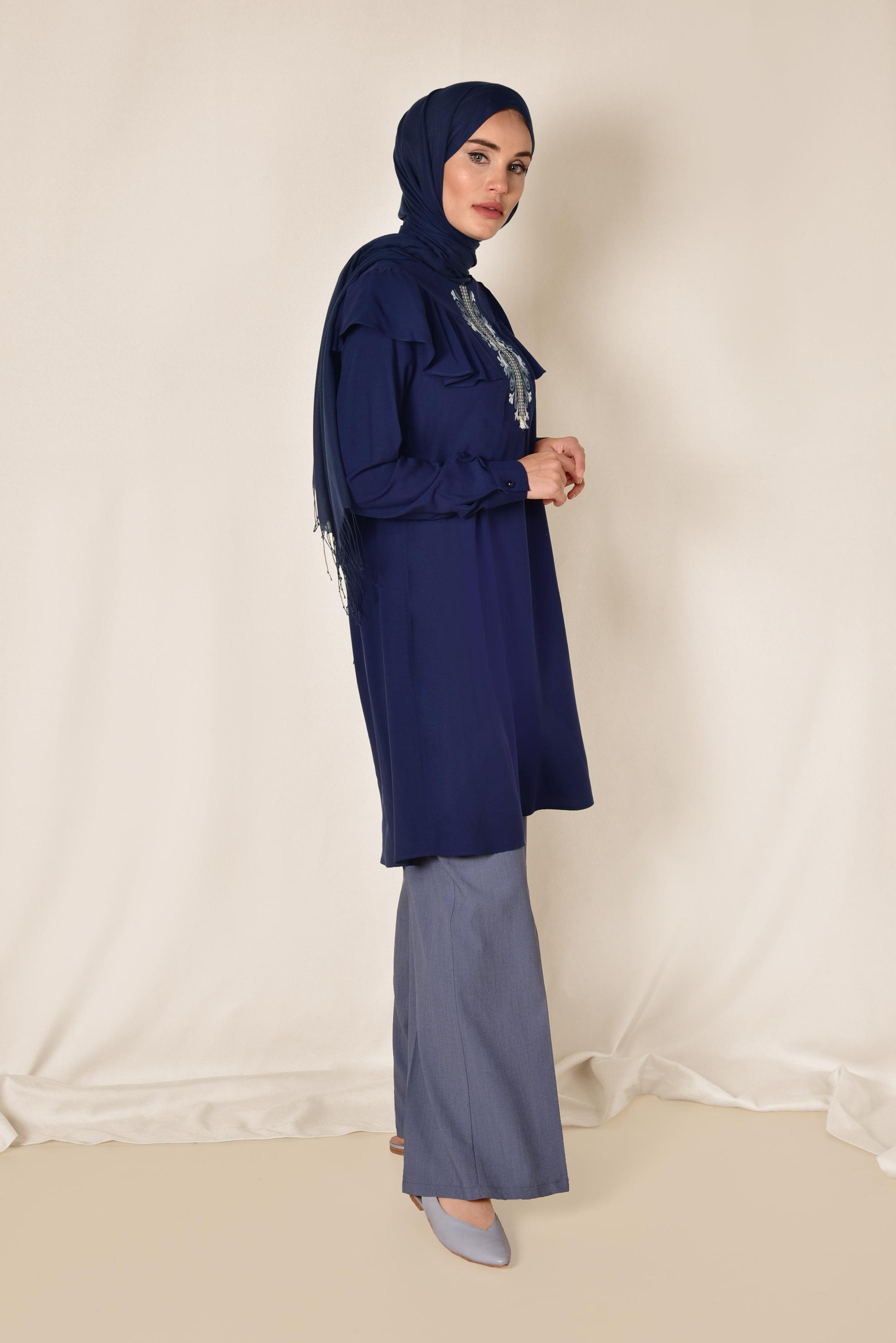 Tesettür giyim LACİVERT PUL VE İŞLEME DETAYLI OMUZLARI VOLANLI TUNİK 4120